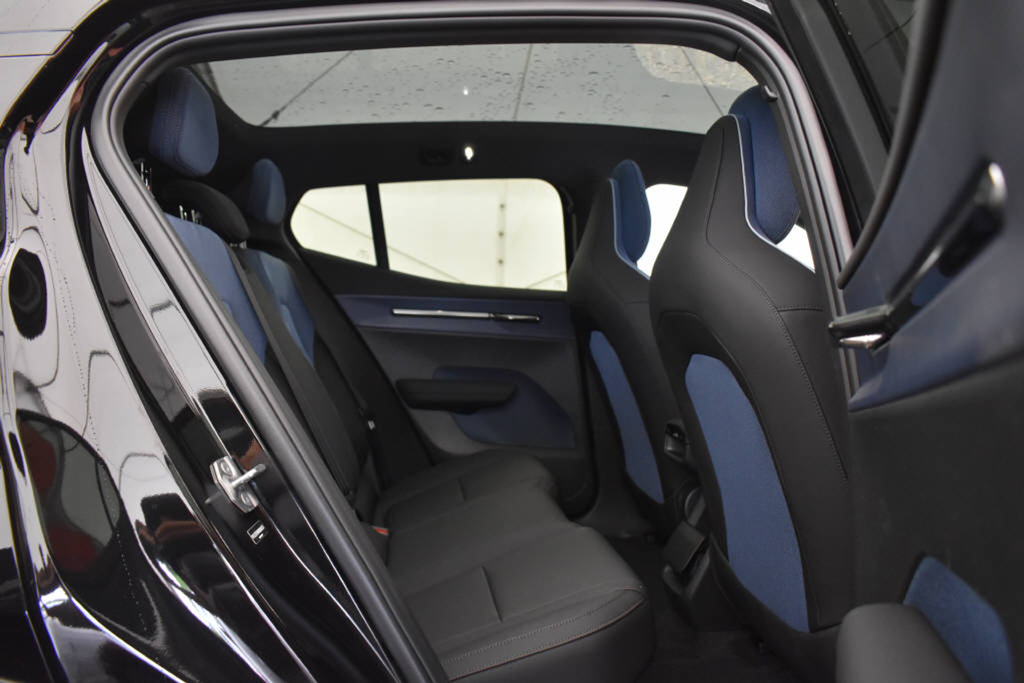 listing desktop thumbnail image 7