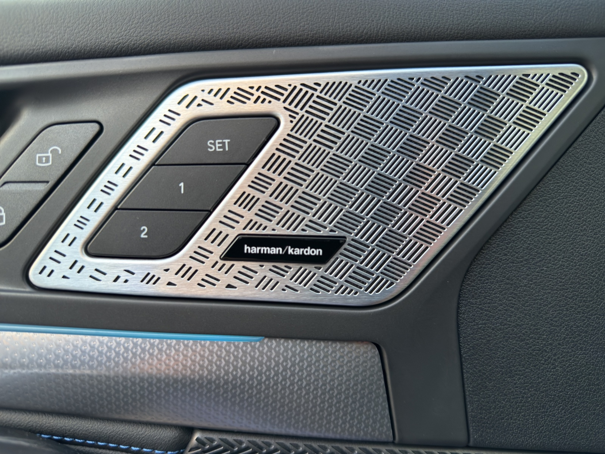 listing desktop thumbnail image 27