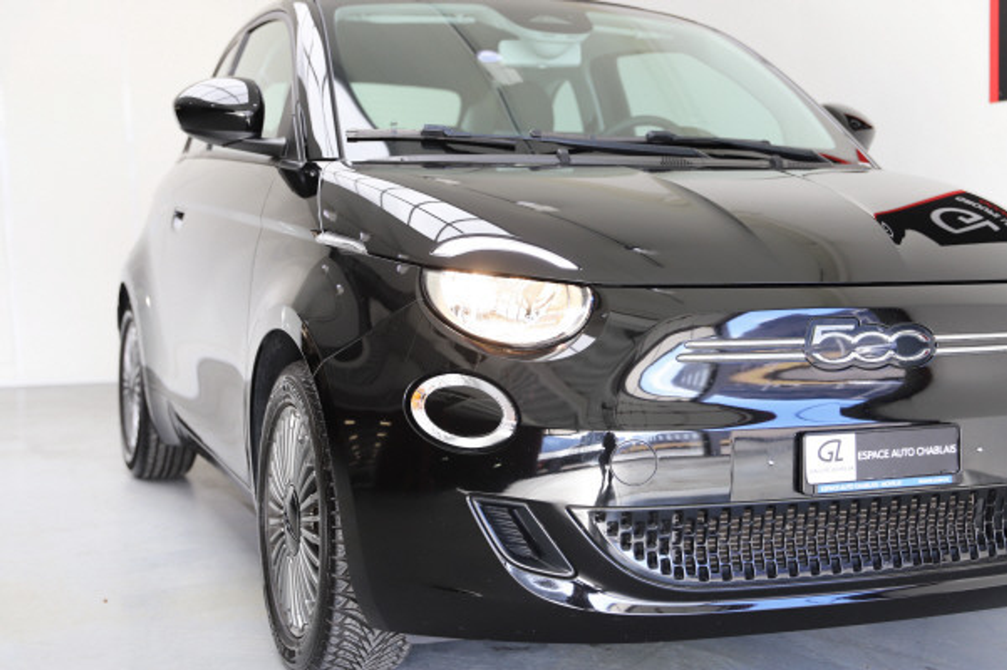 listing desktop thumbnail image 1