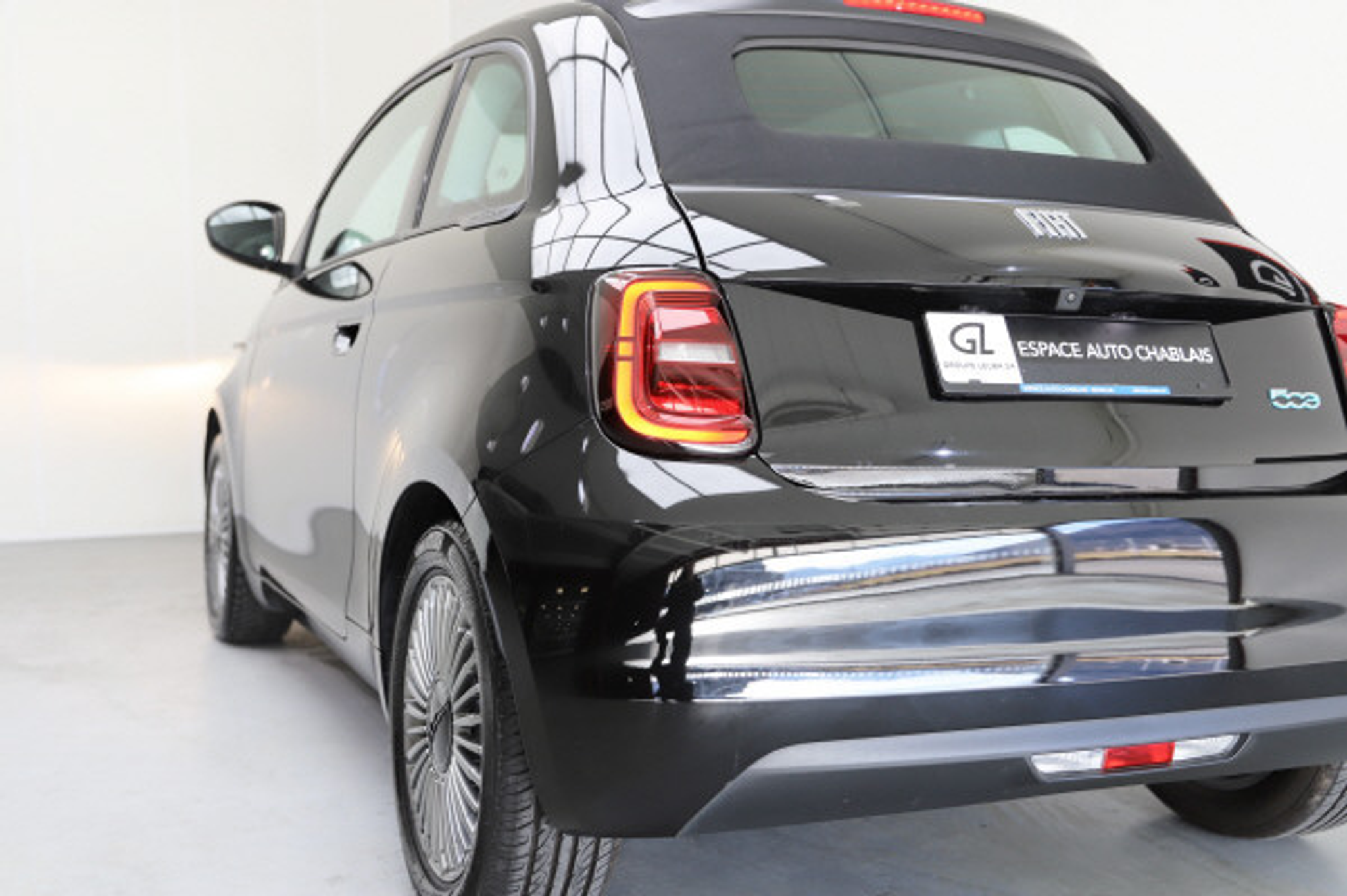 listing desktop thumbnail image 3