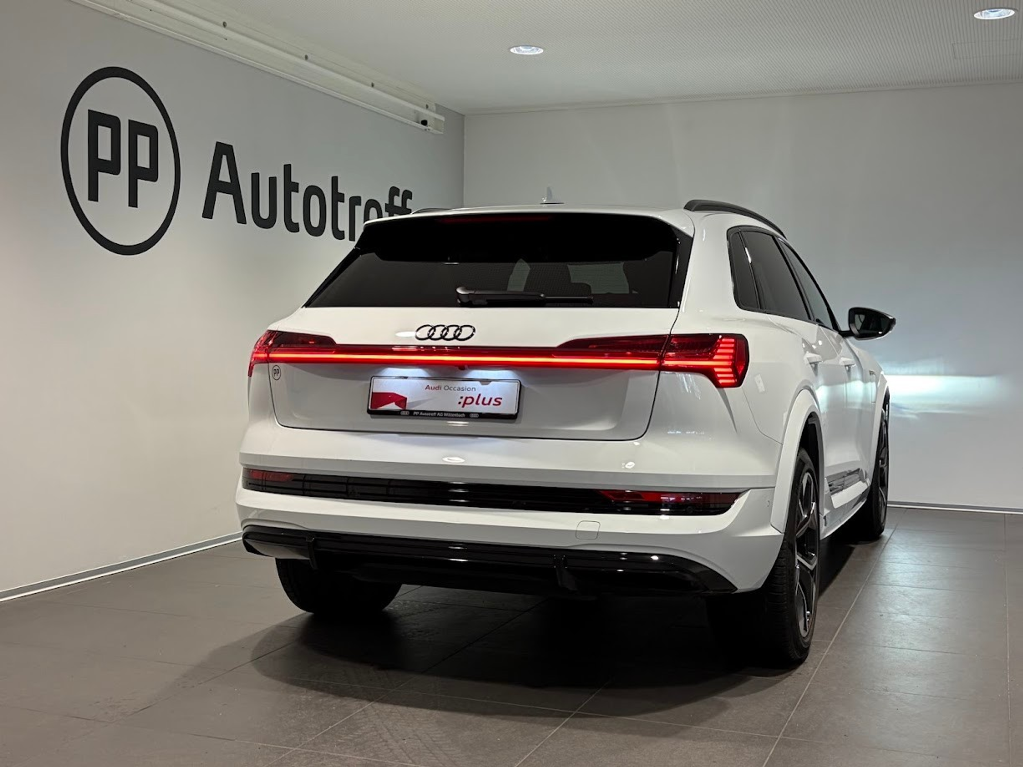 listing desktop thumbnail image 13