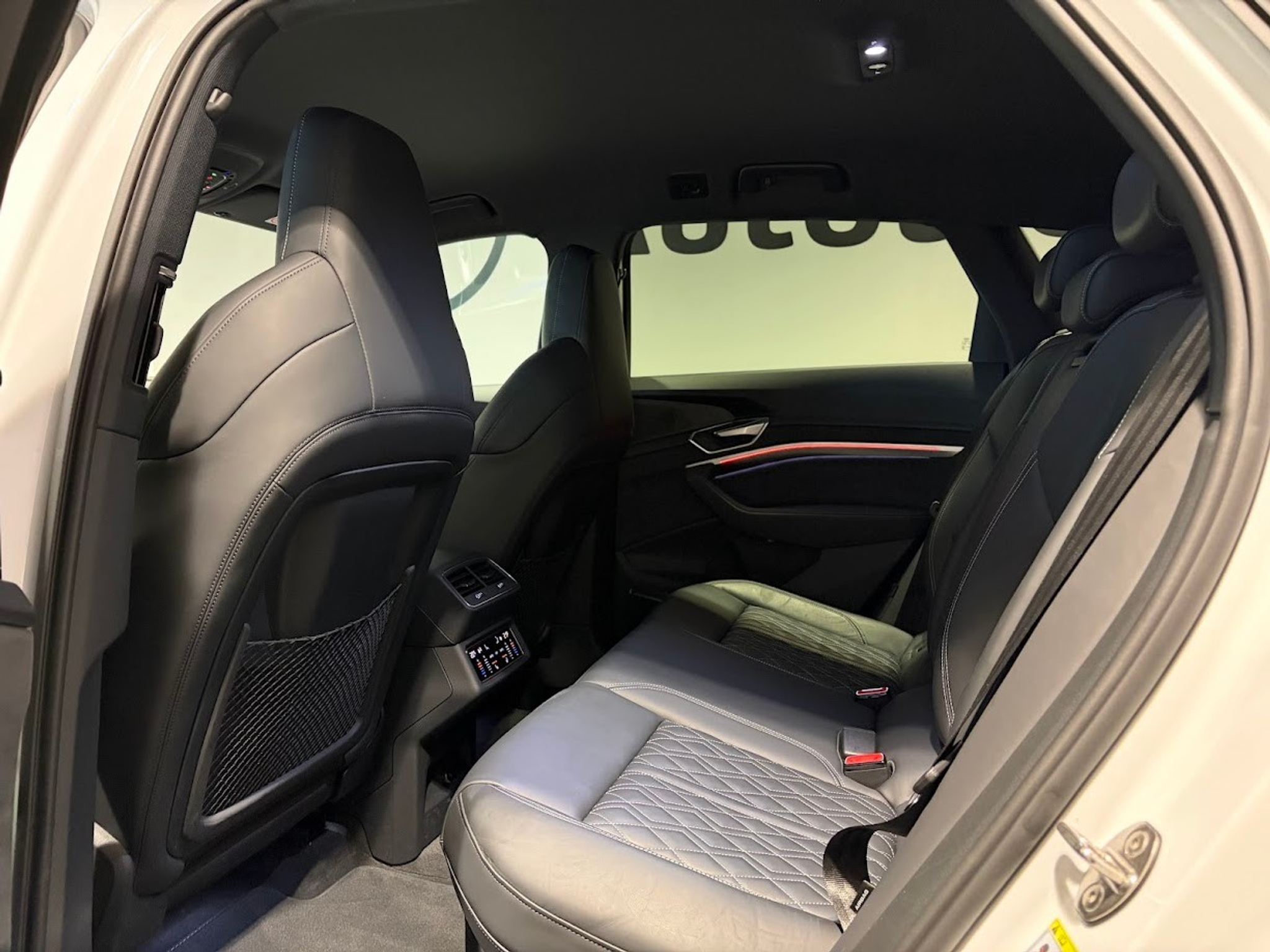 listing desktop thumbnail image 4