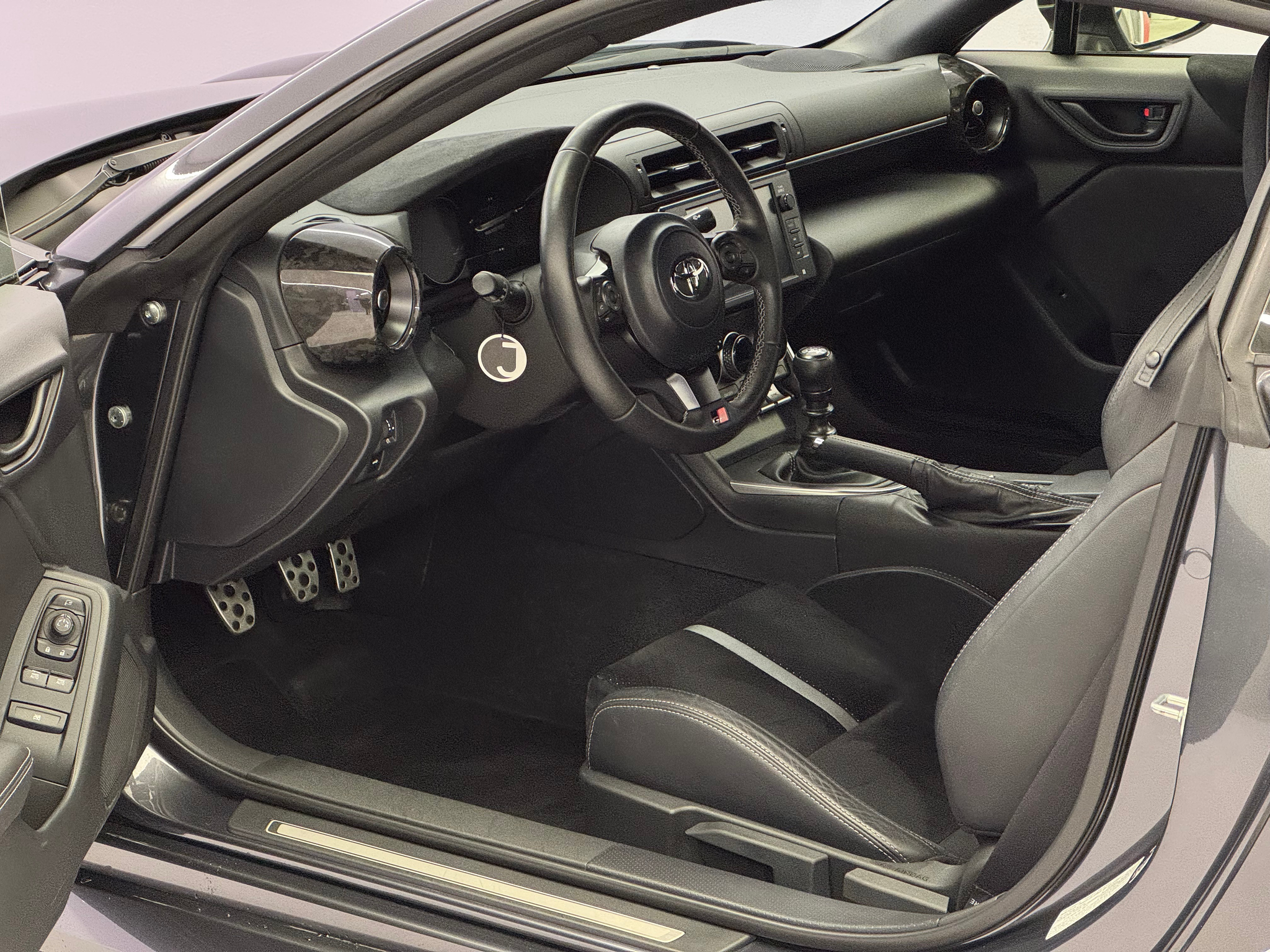 listing desktop thumbnail image 6