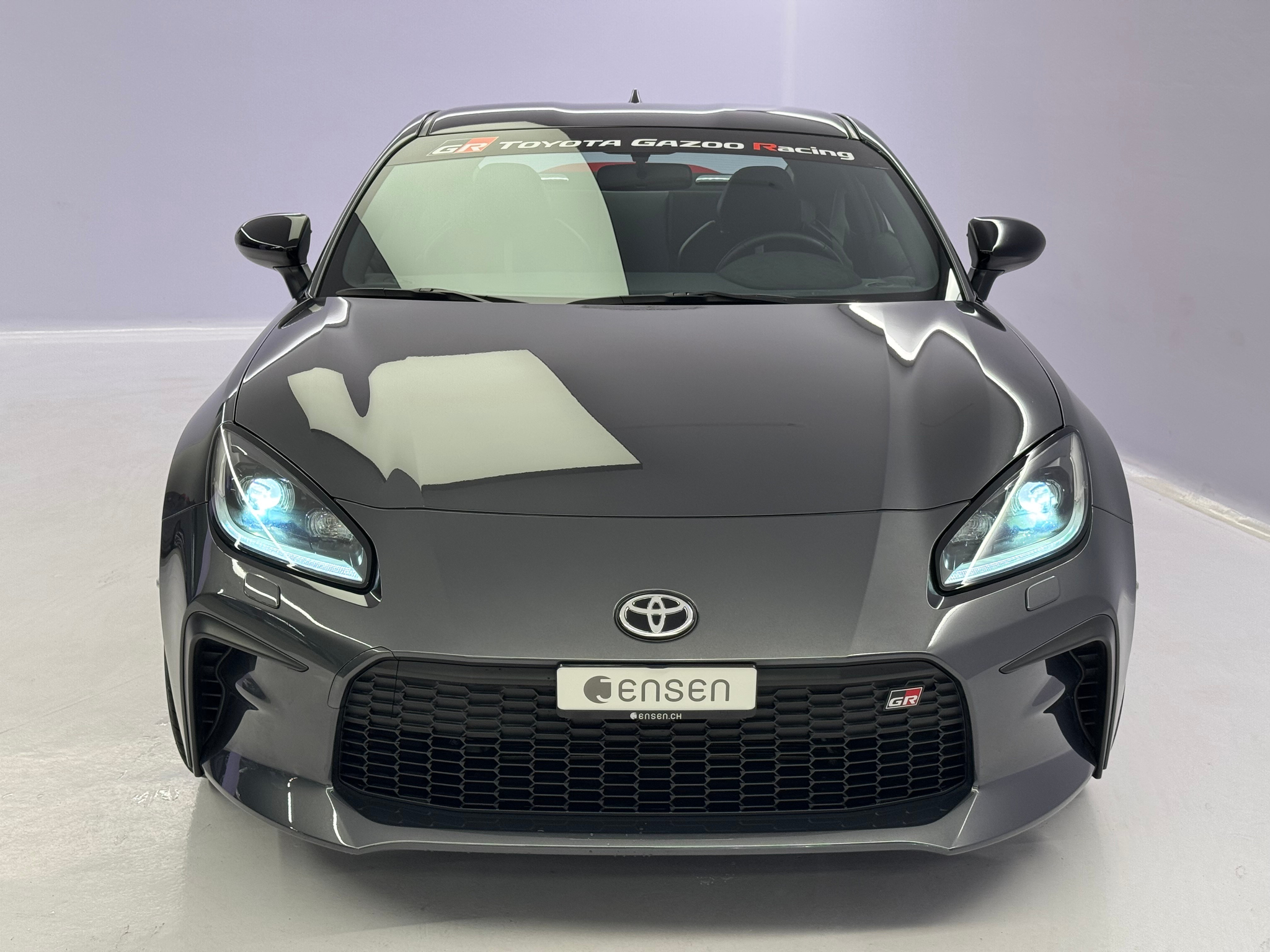 listing desktop thumbnail image 1