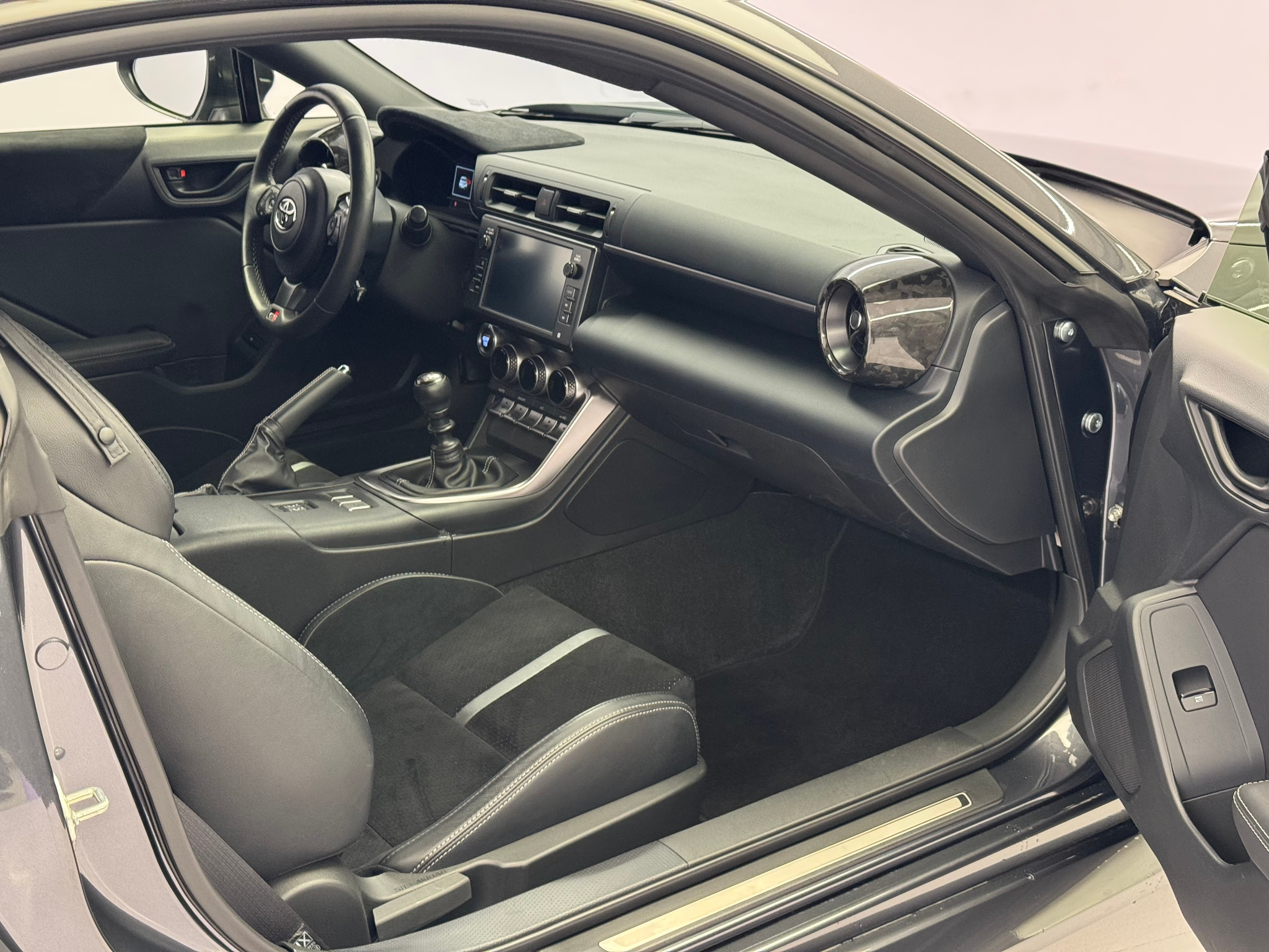 listing desktop thumbnail image 7