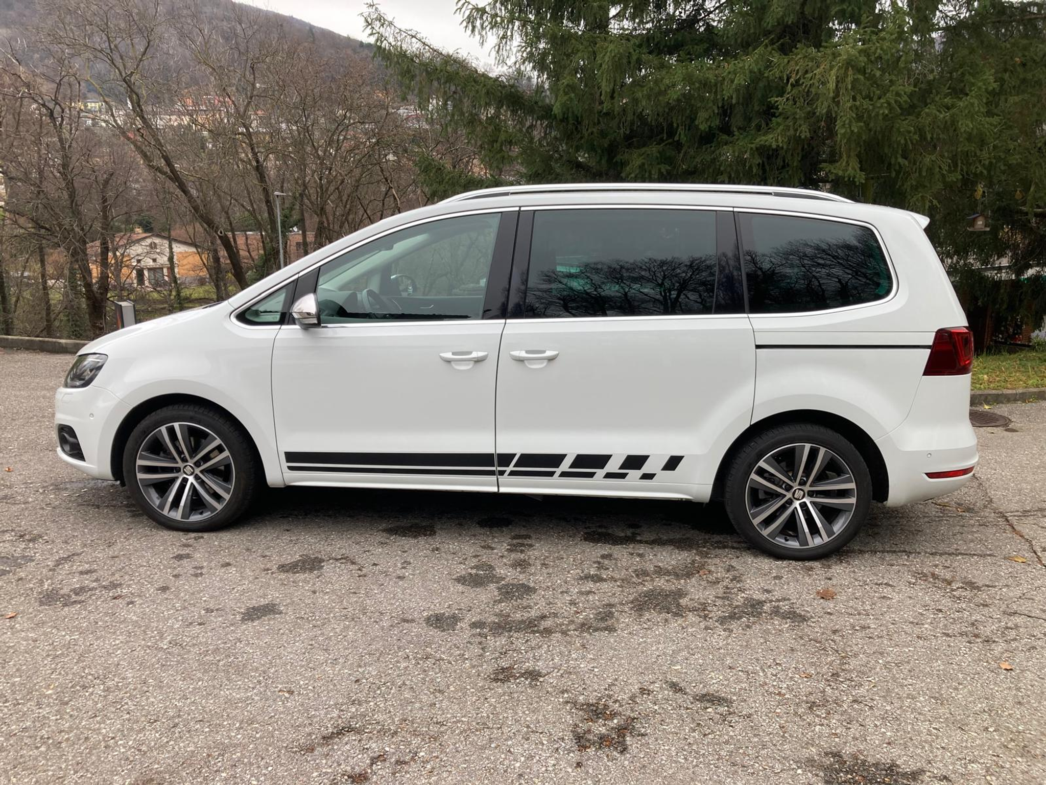 listing desktop thumbnail image 3