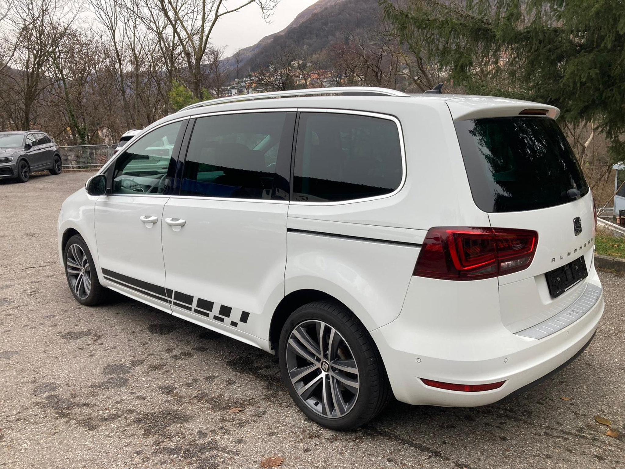 listing desktop thumbnail image 4