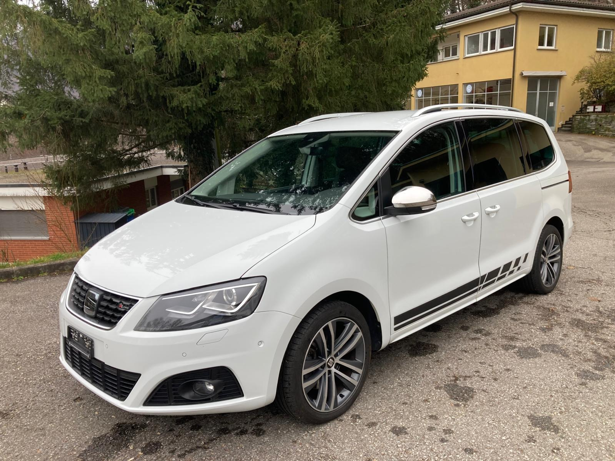 listing desktop thumbnail image 2