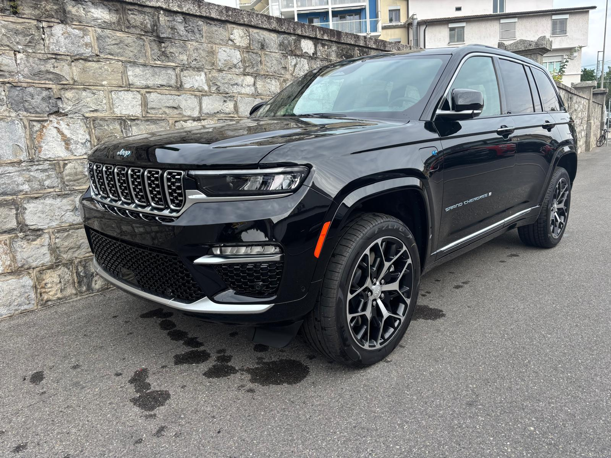 listing desktop thumbnail image 1