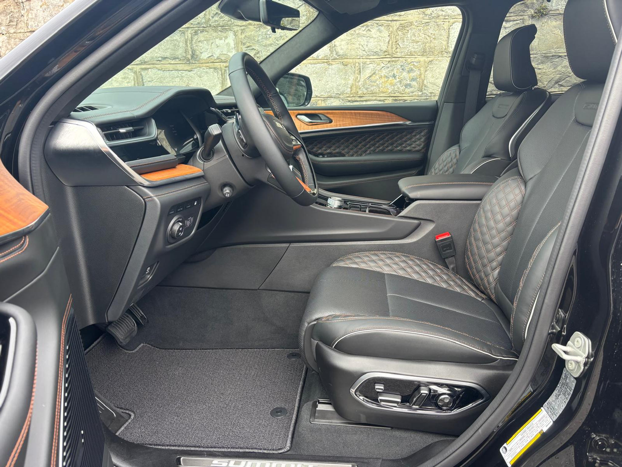 listing desktop thumbnail image 4