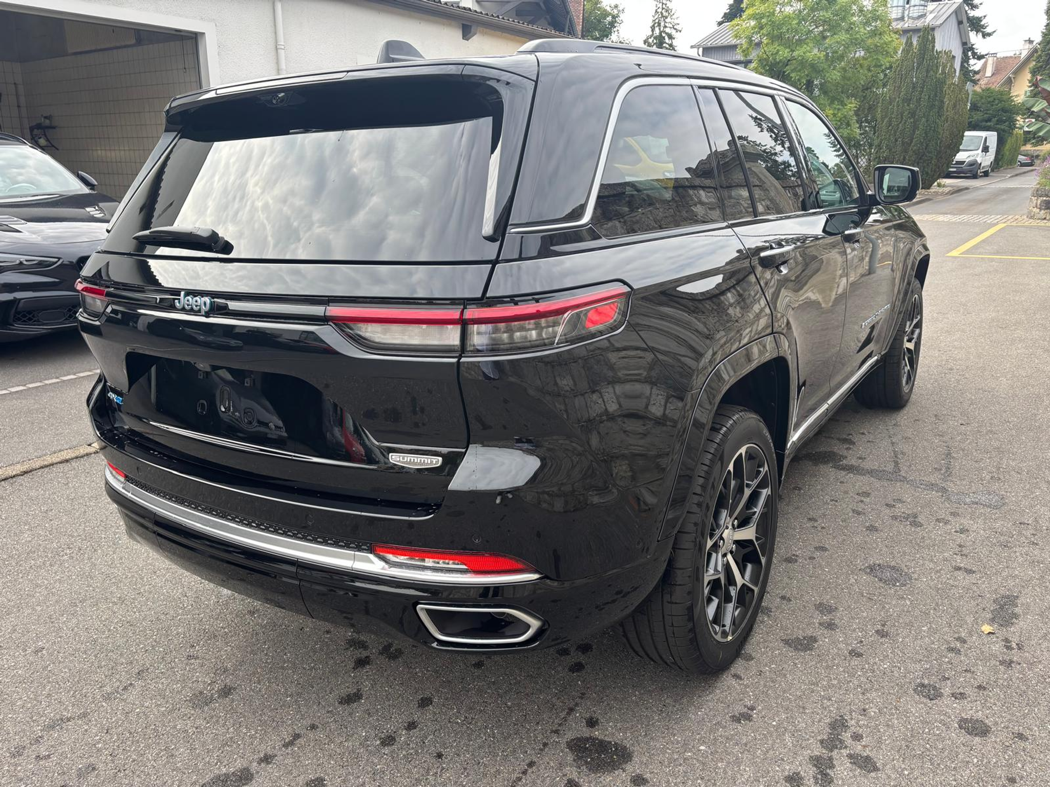 listing desktop thumbnail image 2