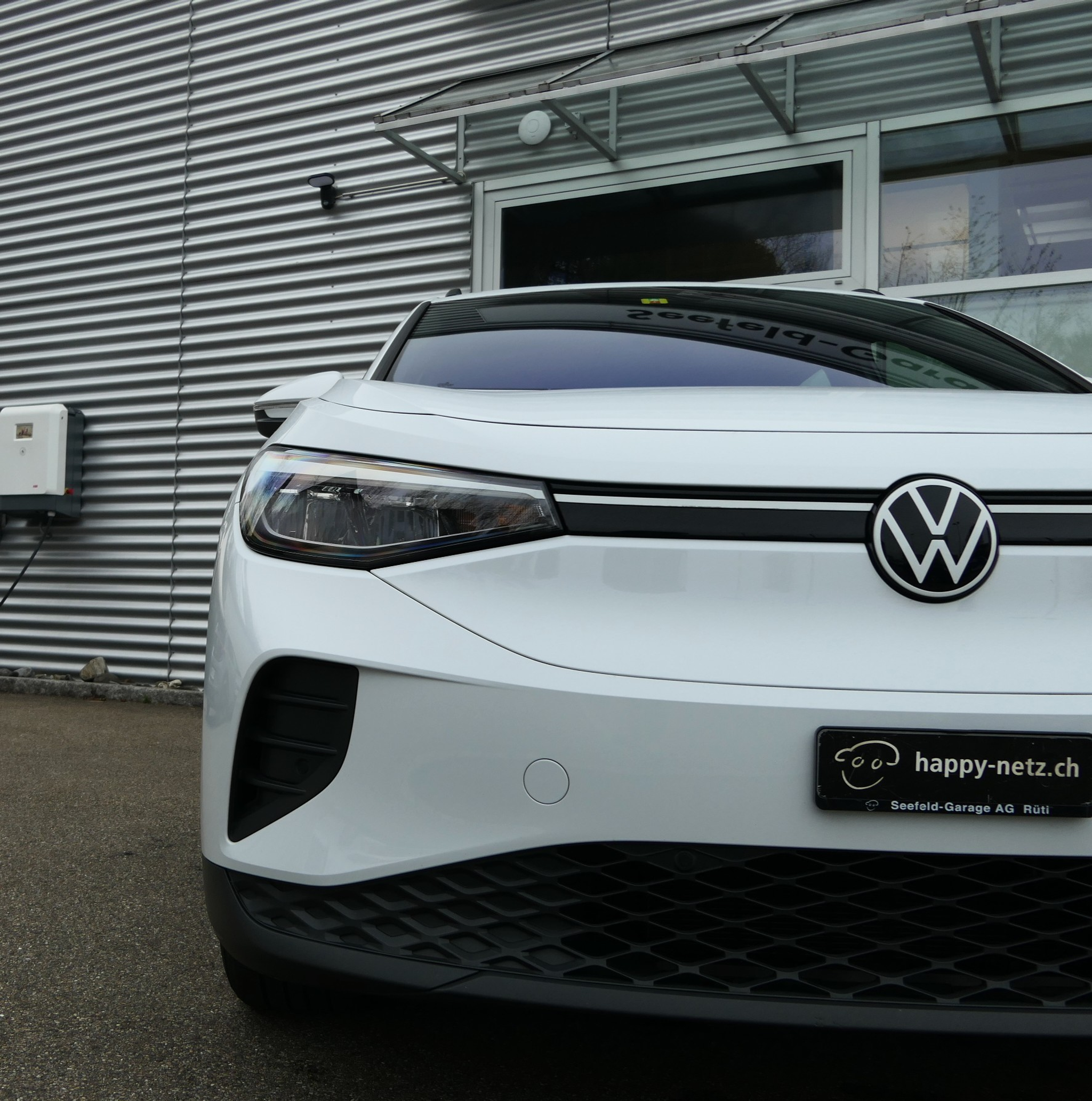 listing desktop thumbnail image 2