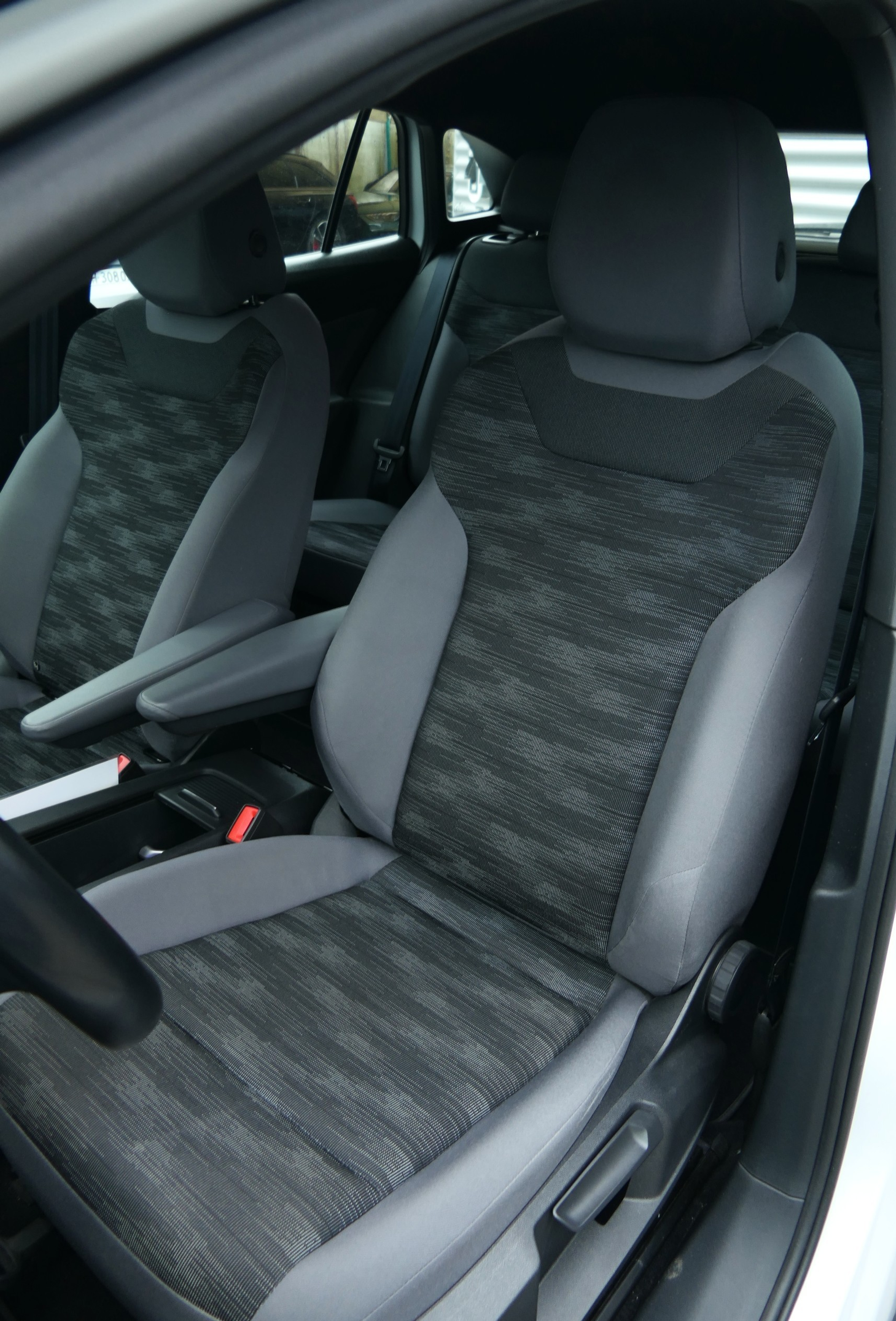 listing desktop thumbnail image 5