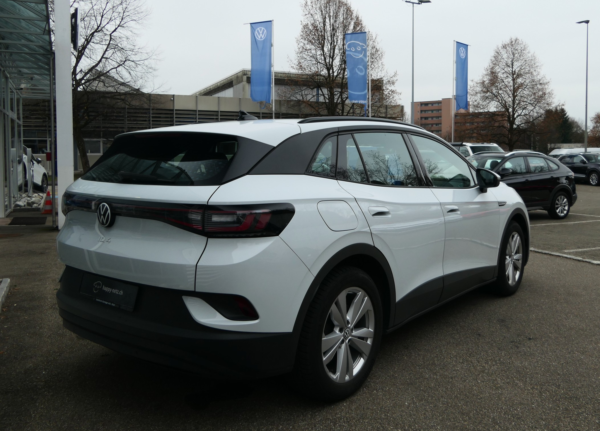 listing desktop thumbnail image 4