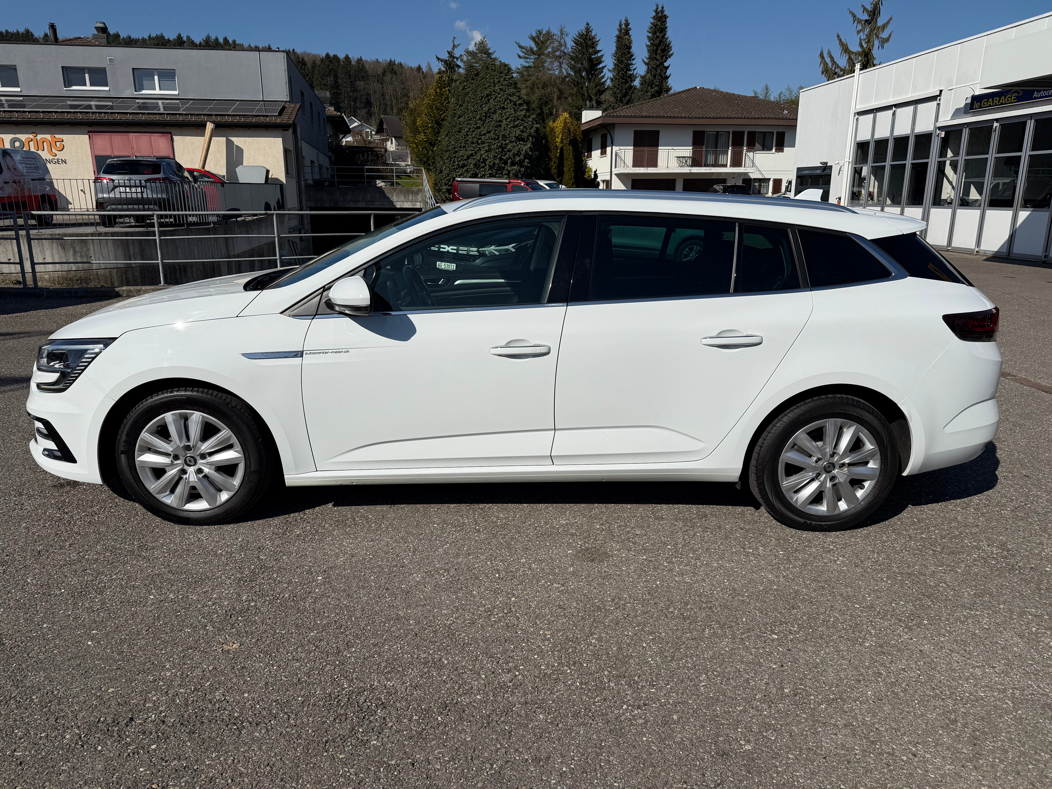 listing desktop thumbnail image 2