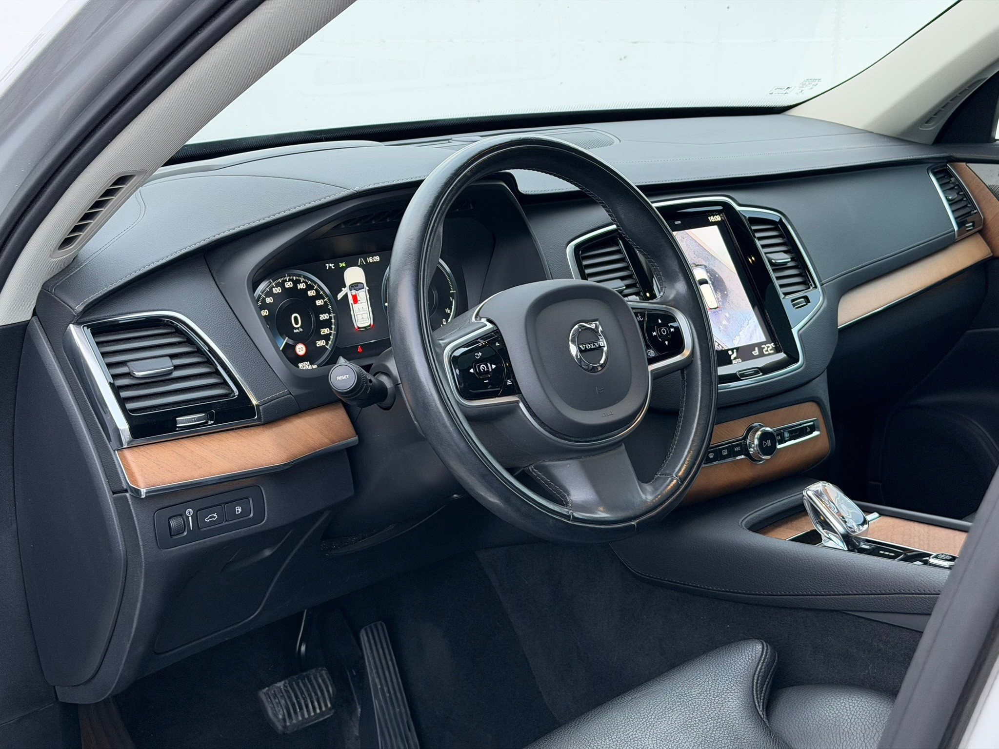 listing desktop thumbnail image 9