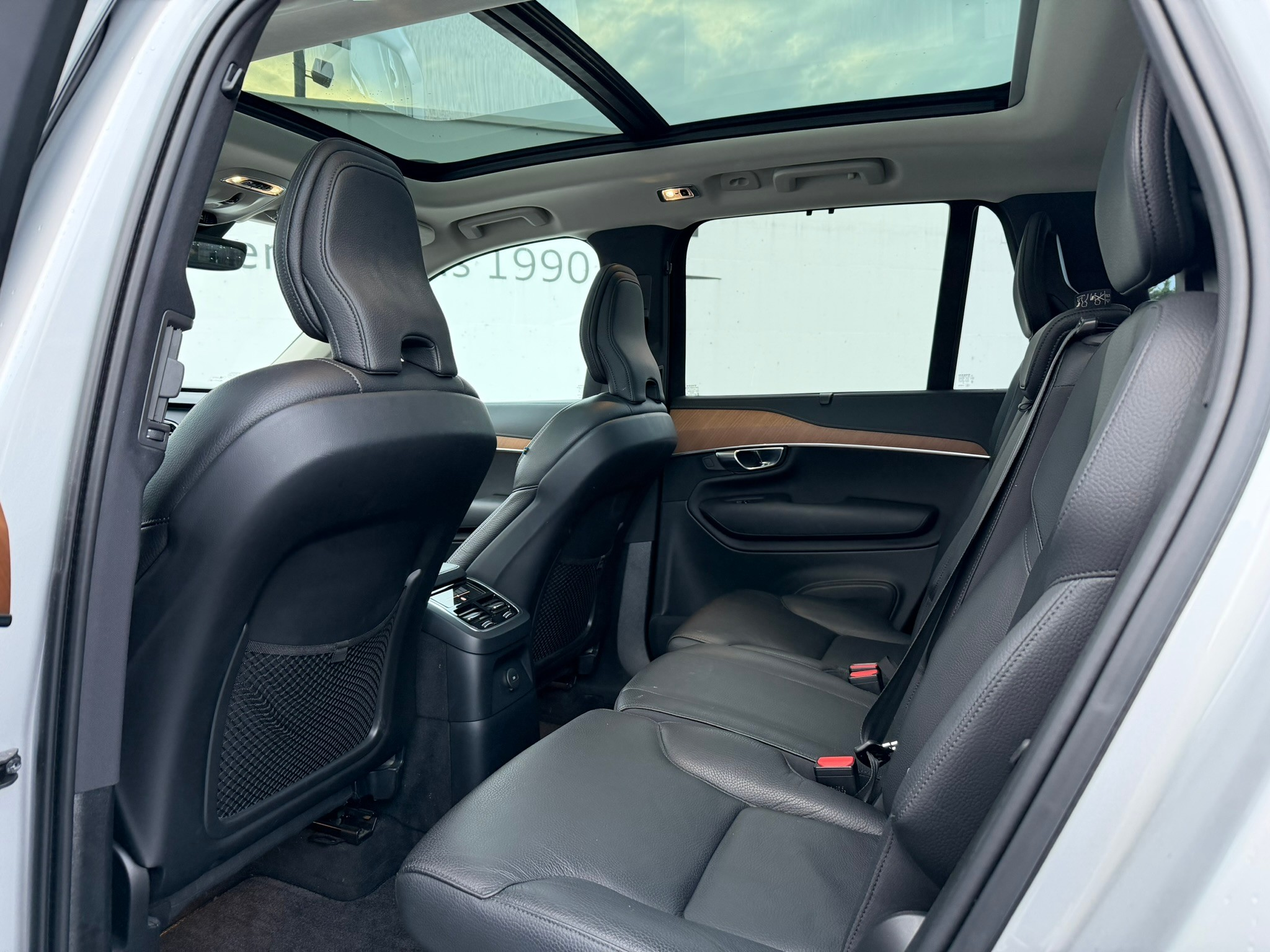 listing desktop thumbnail image 11