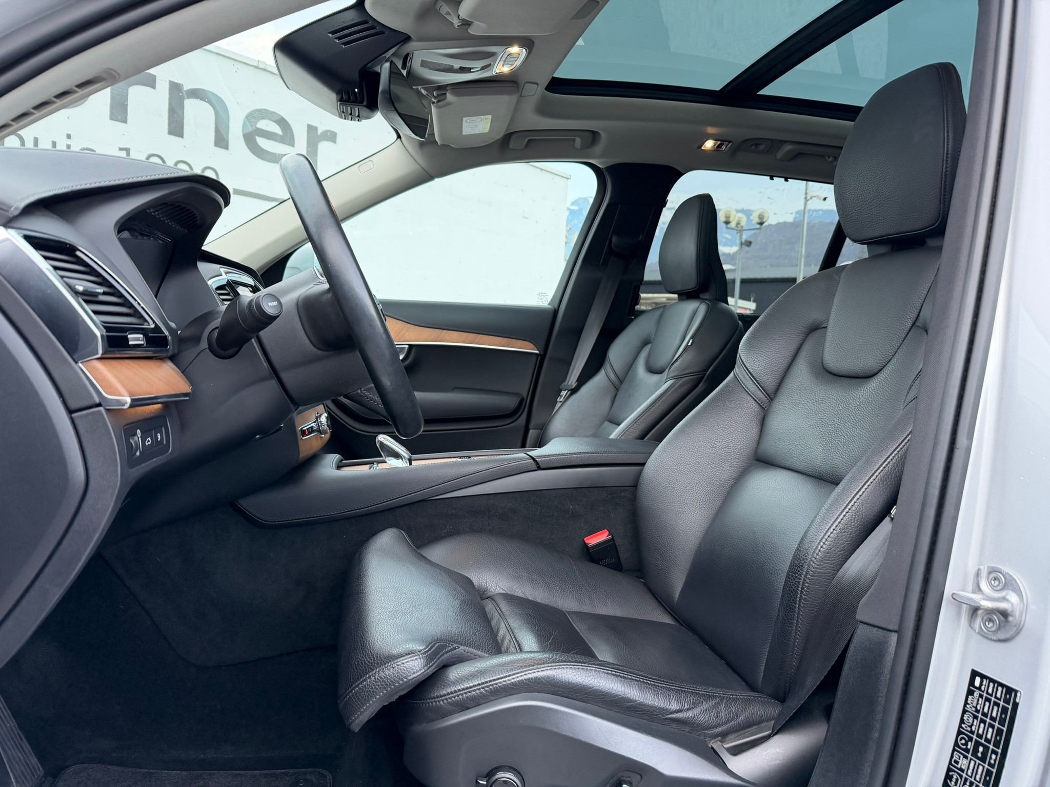 listing desktop thumbnail image 5