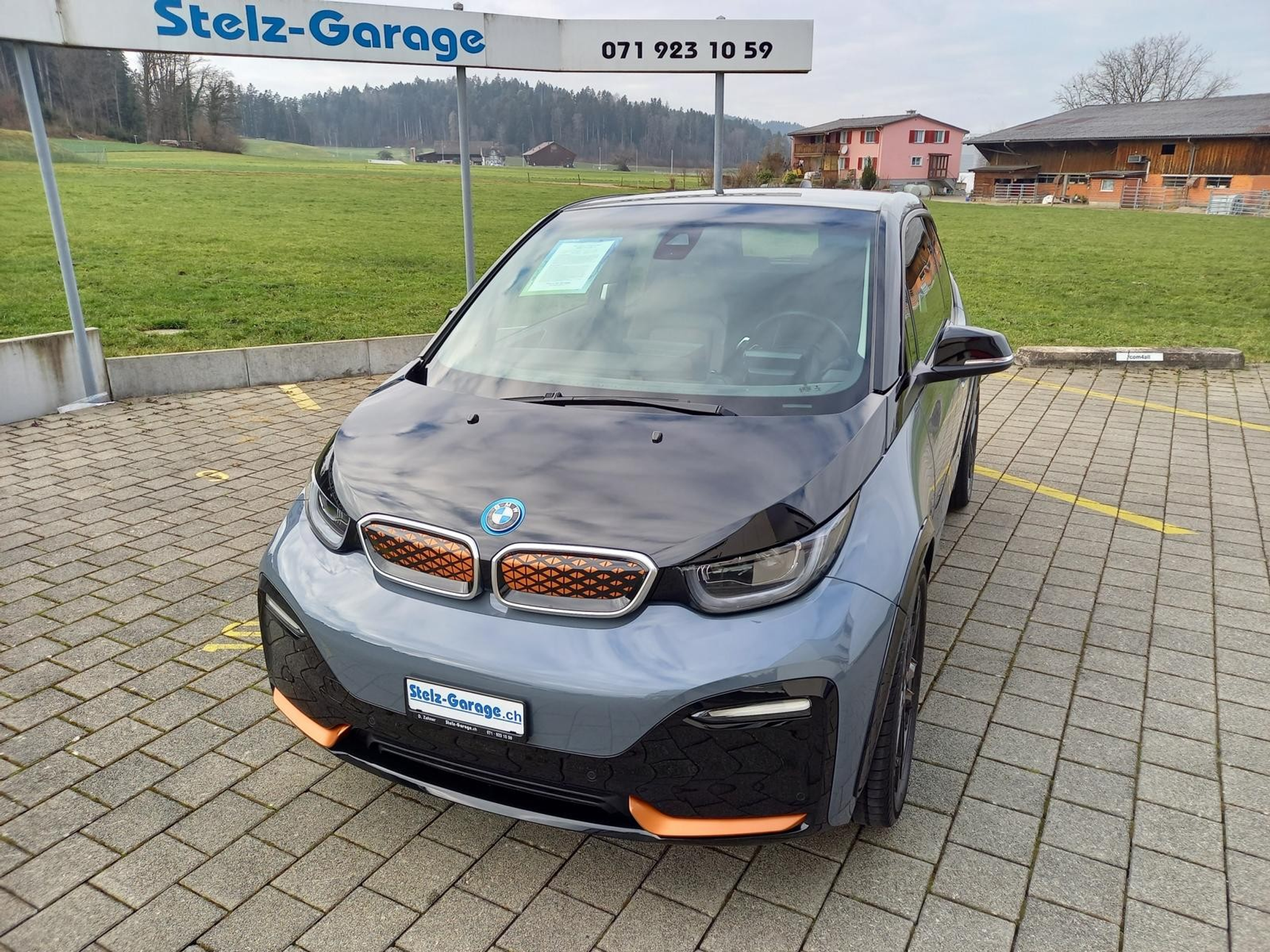 listing desktop thumbnail image 4