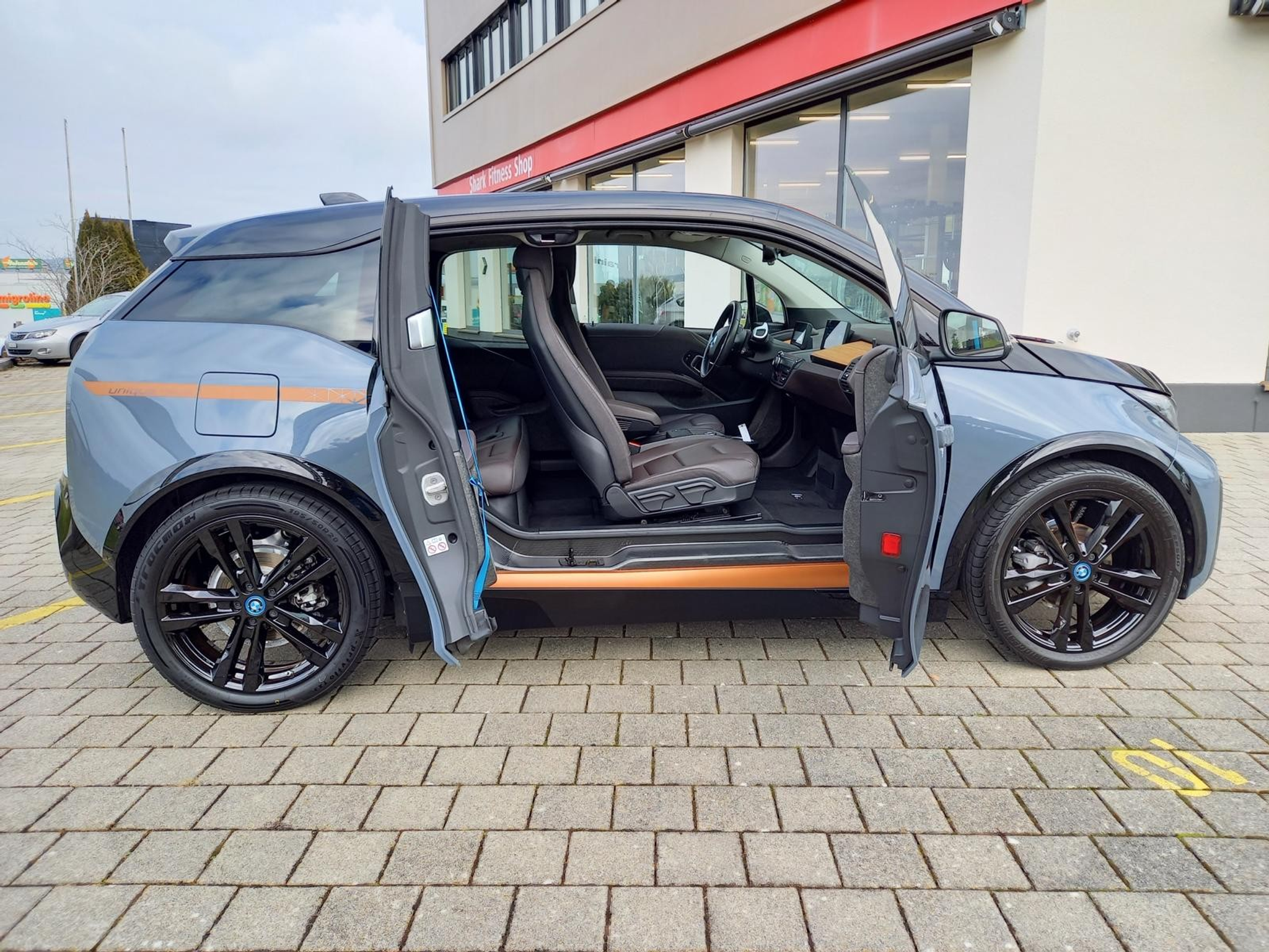 listing desktop thumbnail image 5