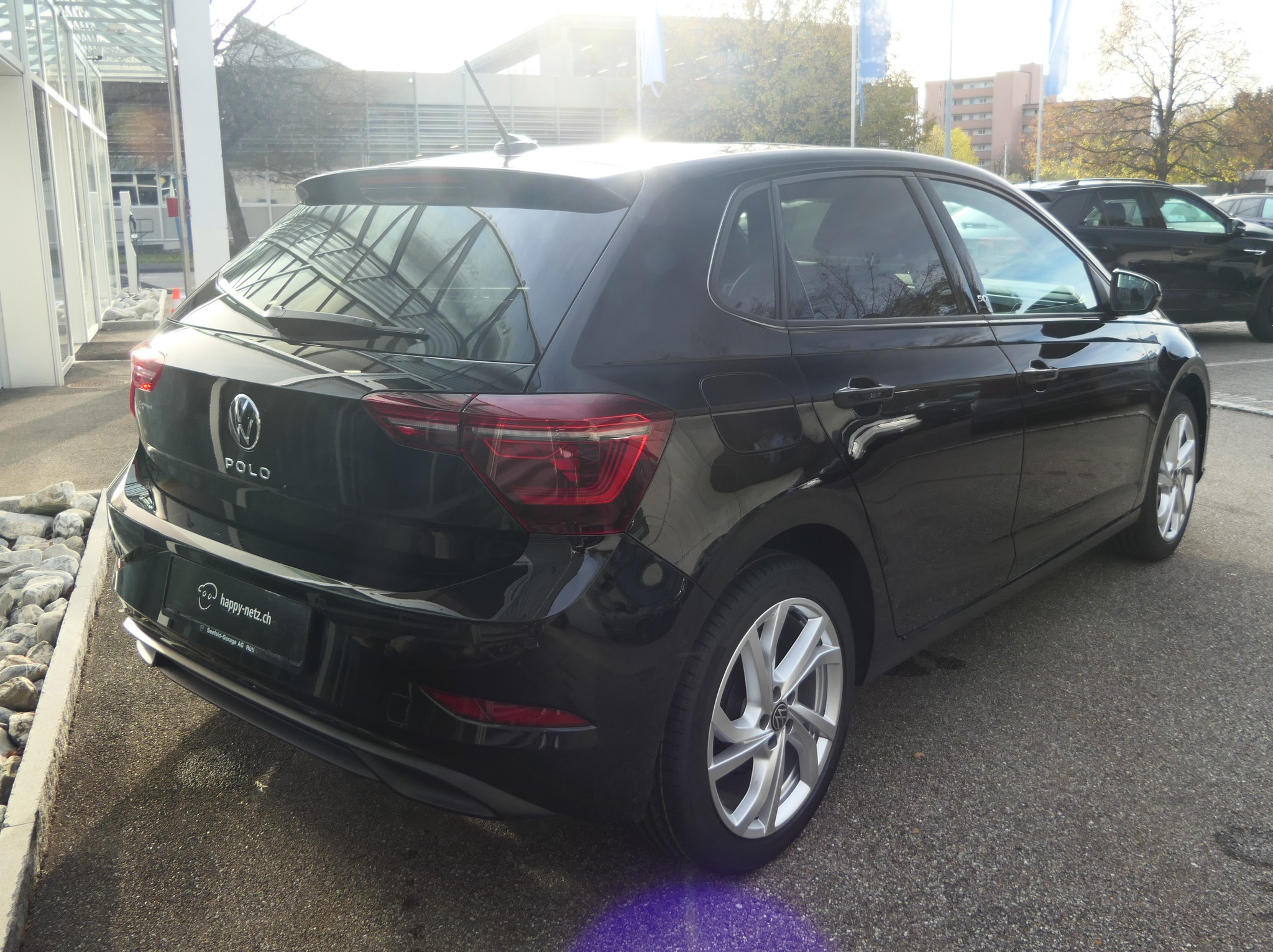 listing desktop thumbnail image 4