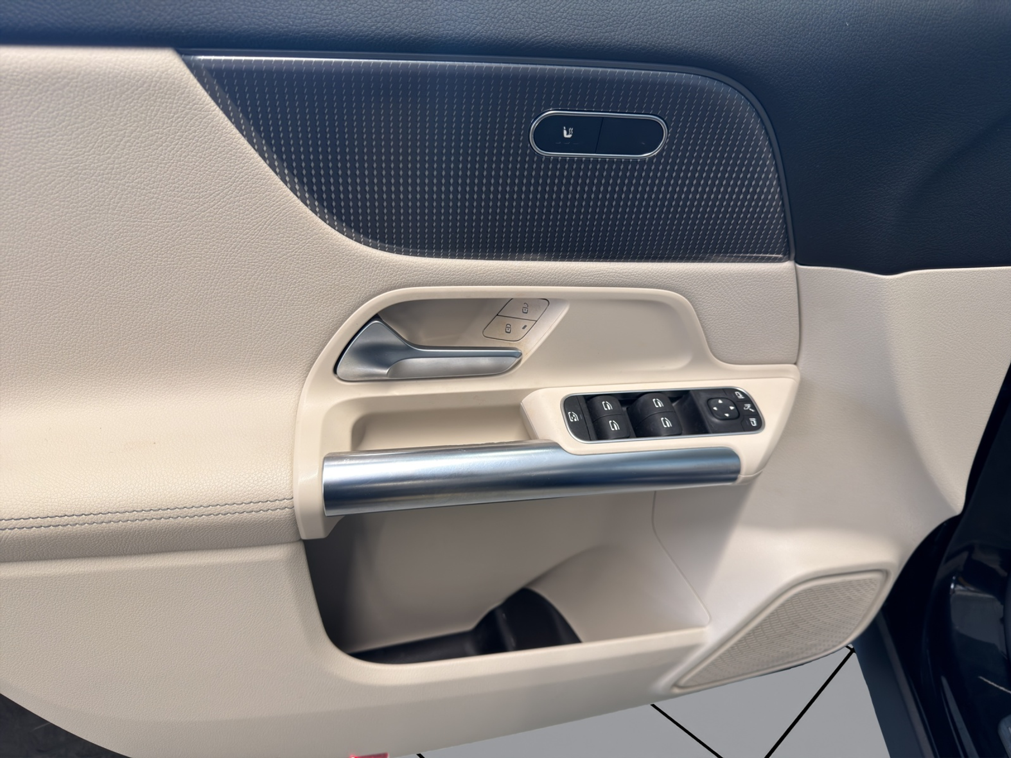 listing desktop thumbnail image 10