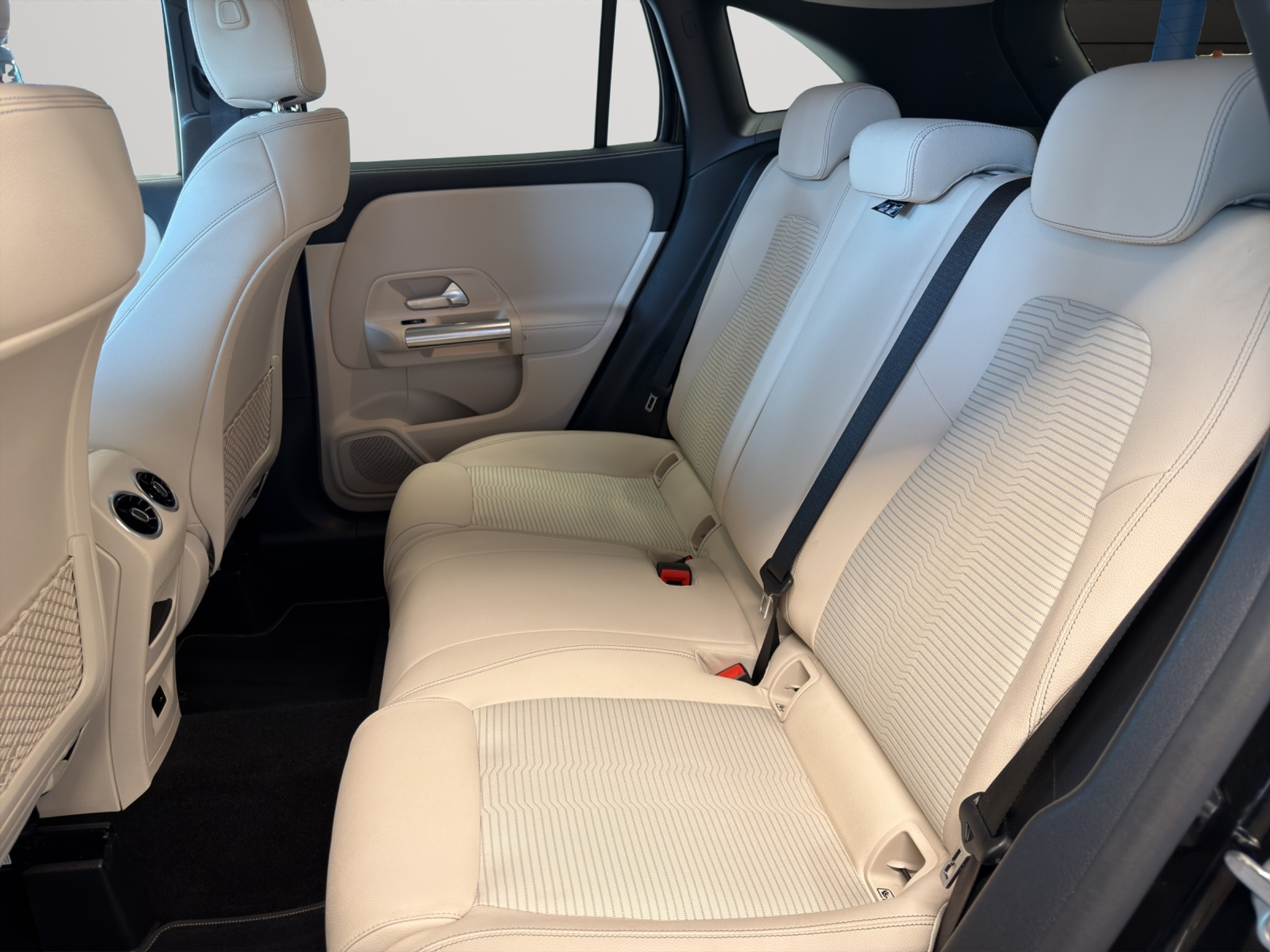 listing desktop thumbnail image 12