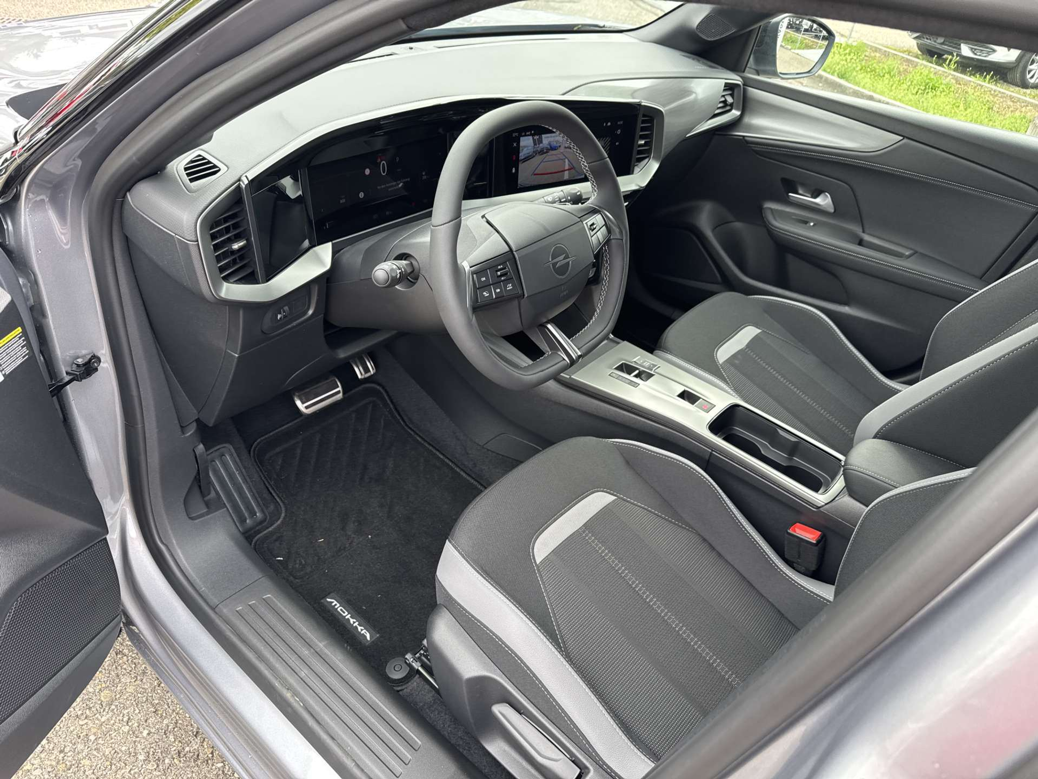 listing desktop thumbnail image 4