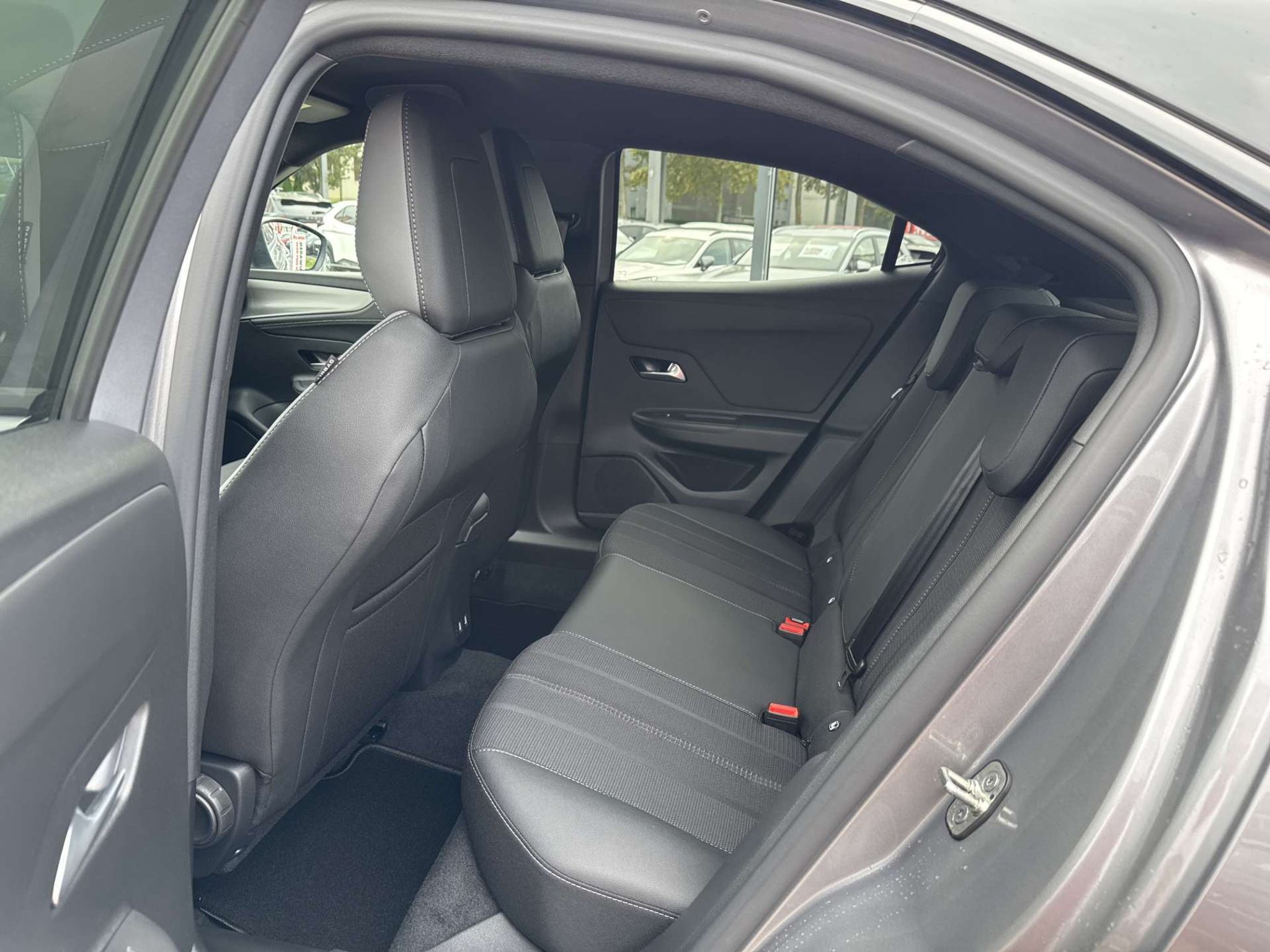 listing desktop thumbnail image 5