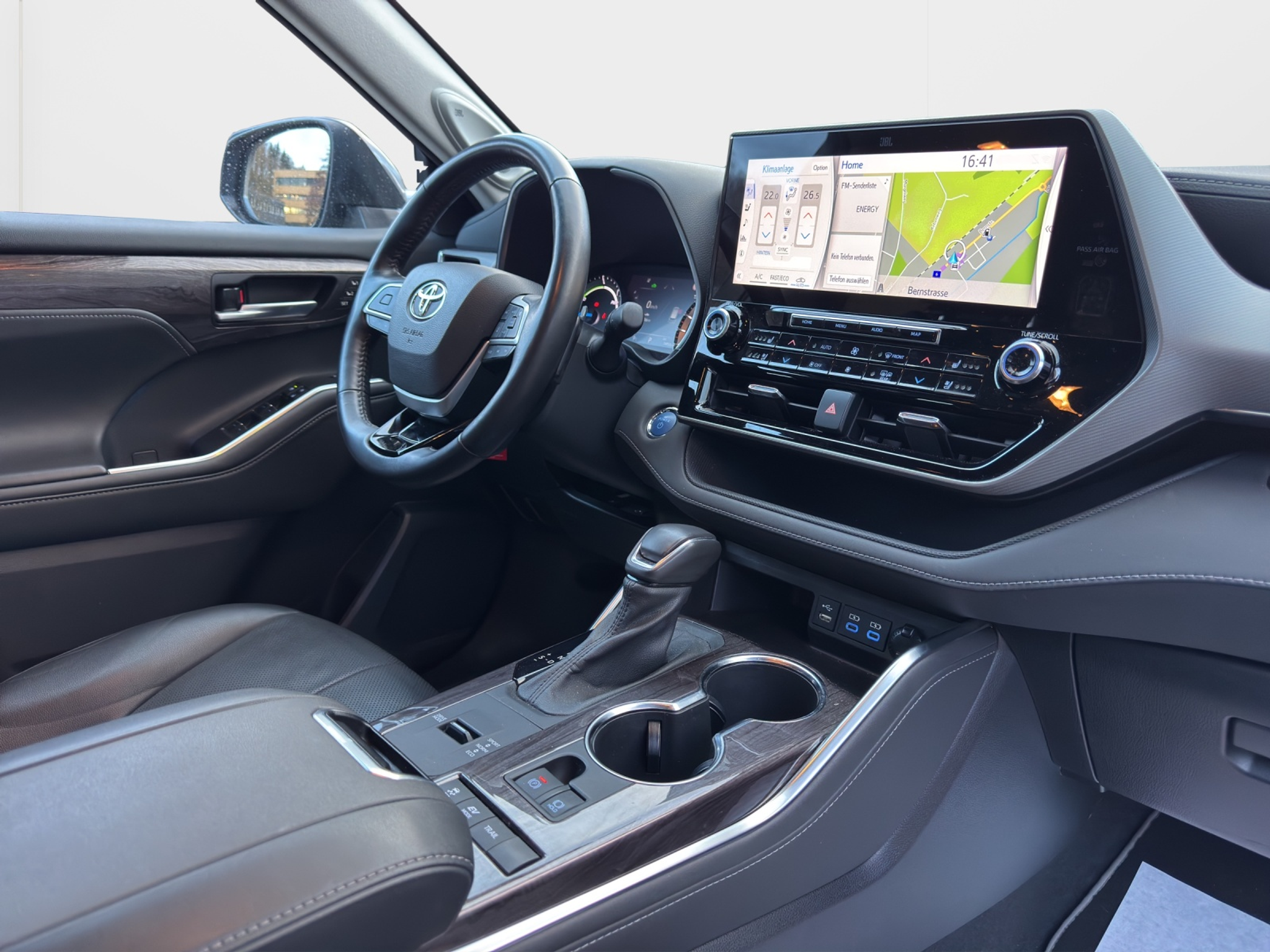 listing desktop thumbnail image 12