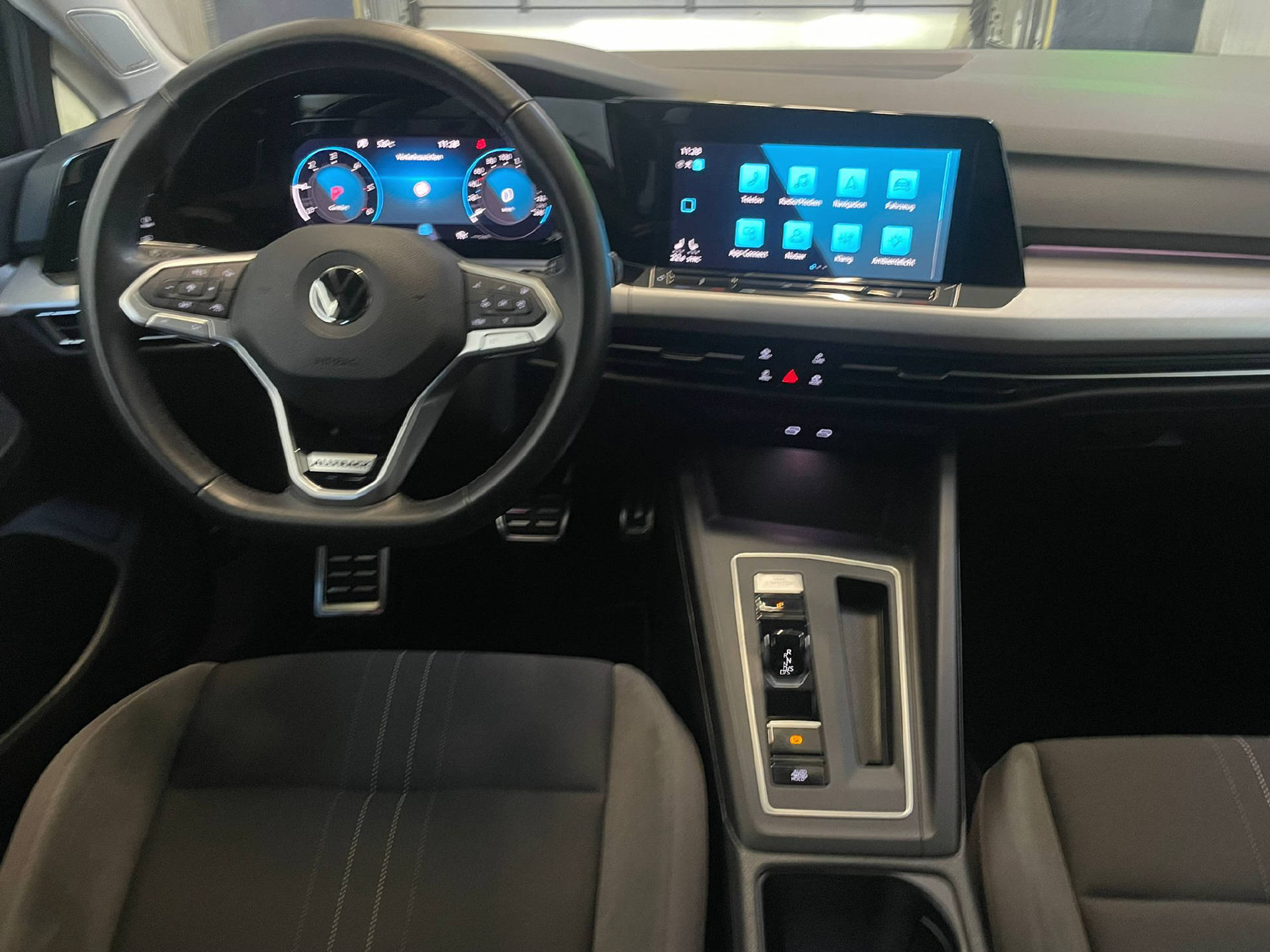 listing desktop thumbnail image 6