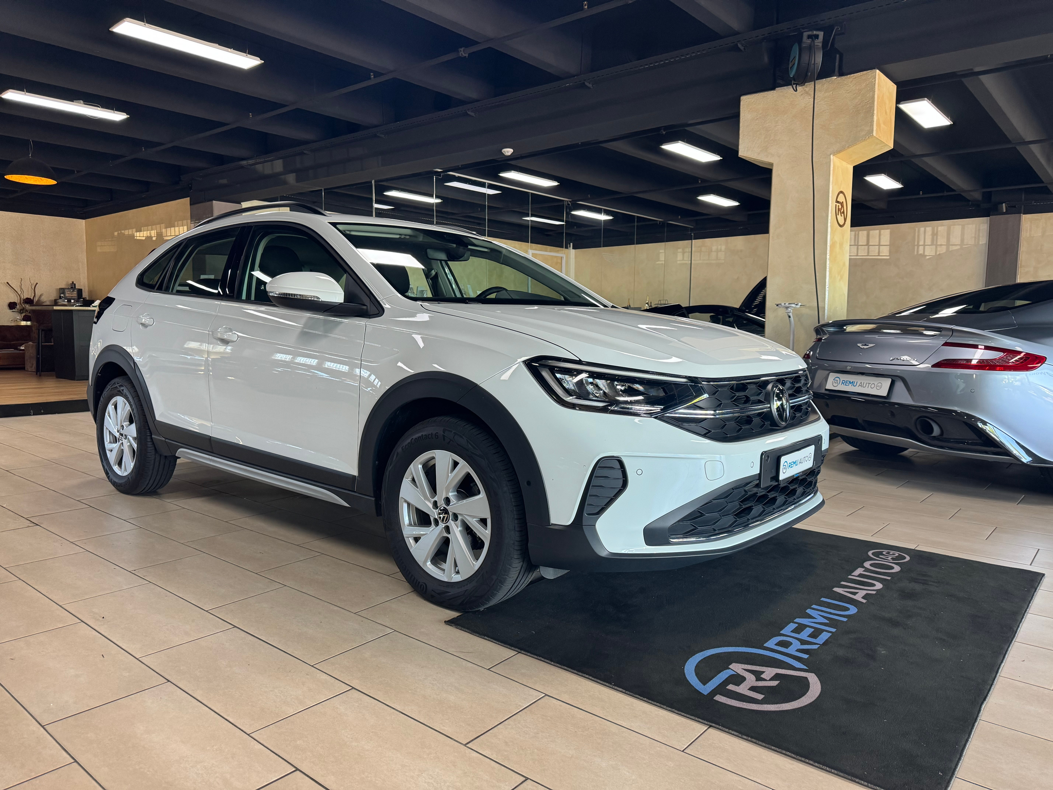 listing desktop thumbnail image 1