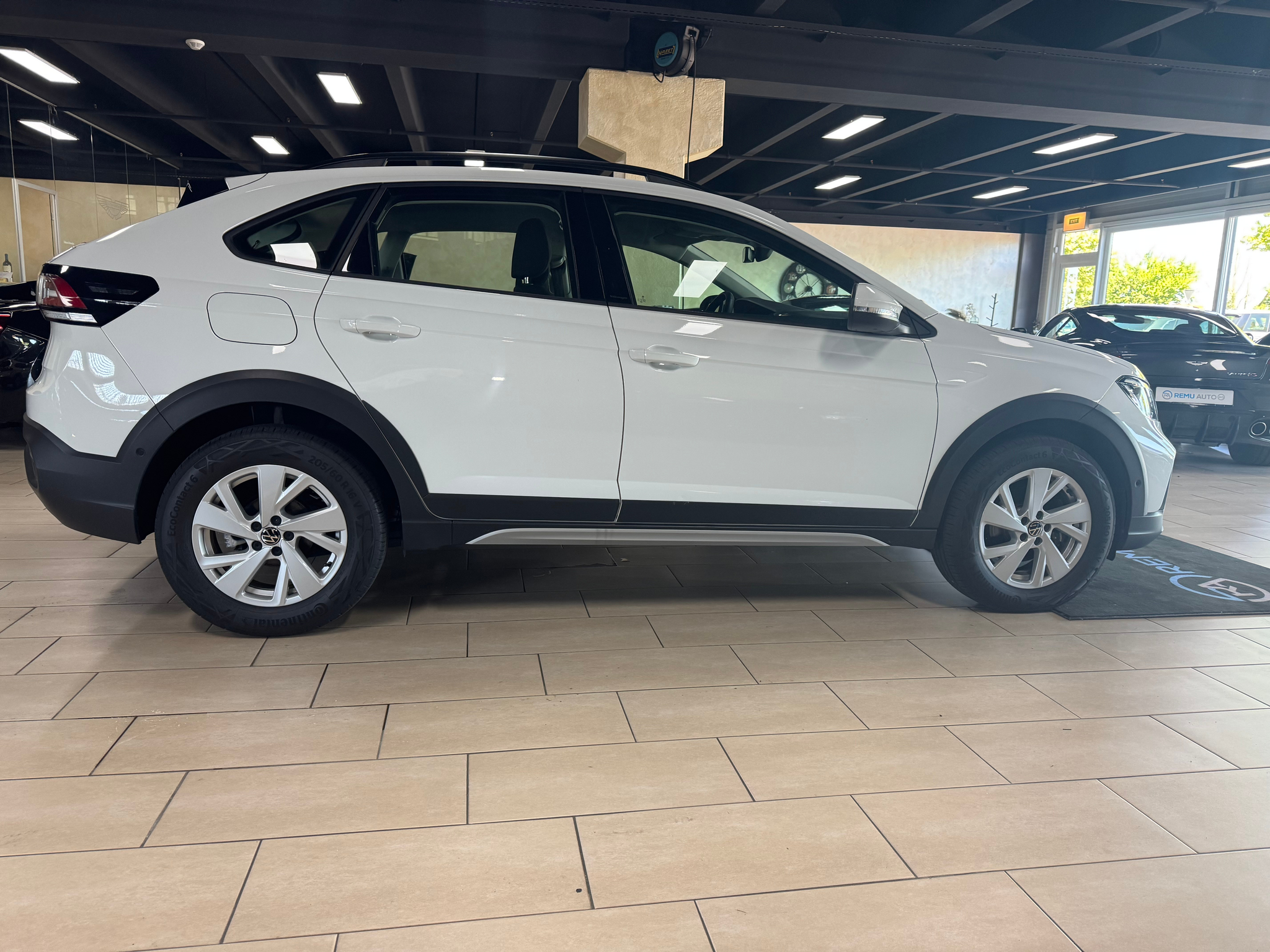 listing desktop thumbnail image 2