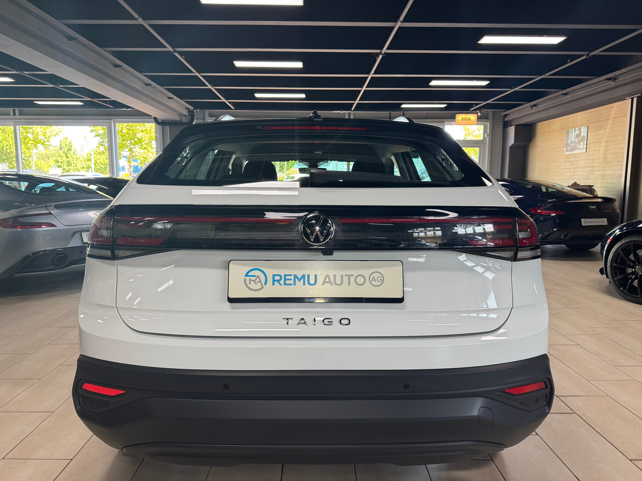 listing desktop thumbnail image 3