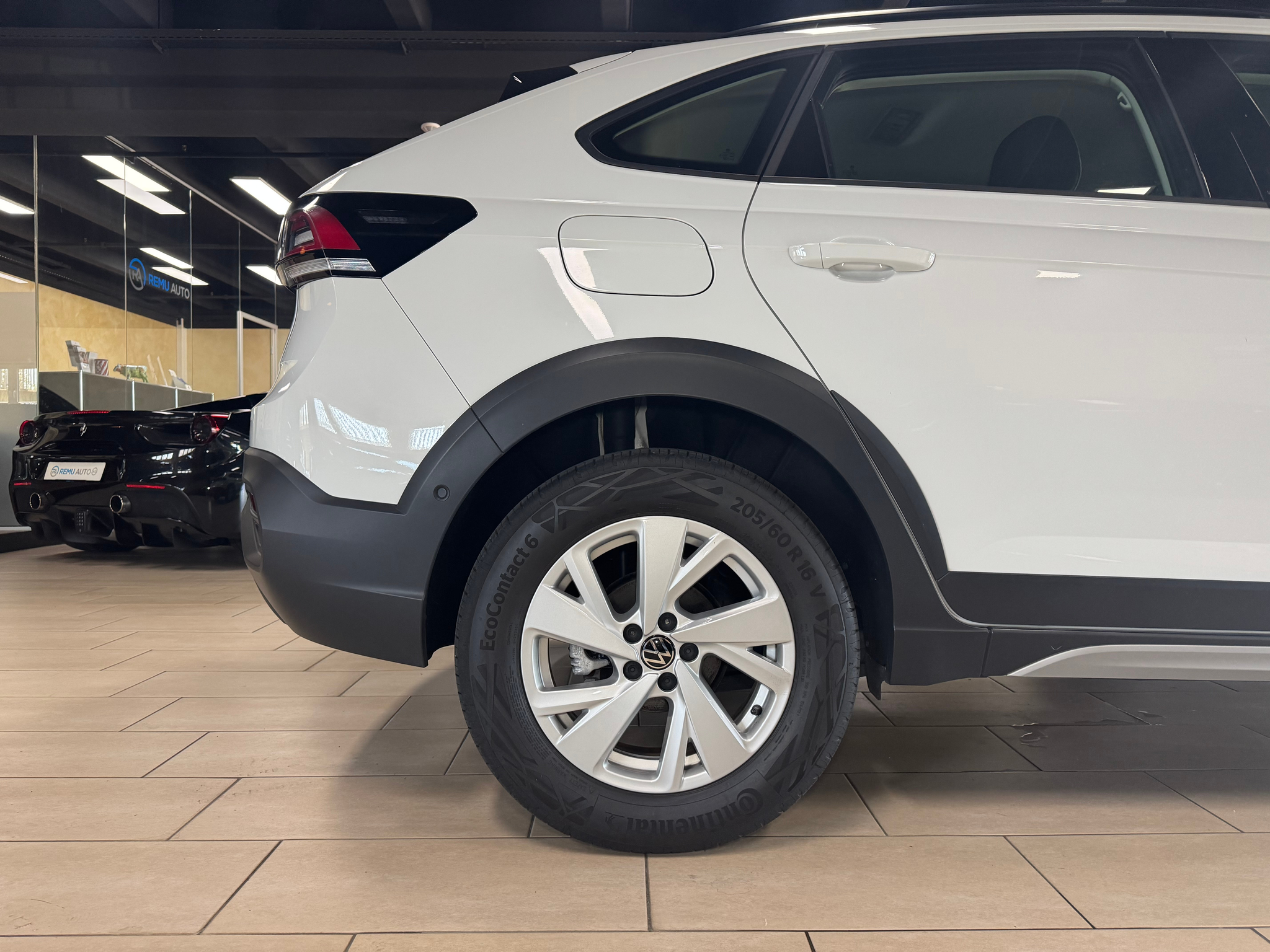 listing desktop thumbnail image 8