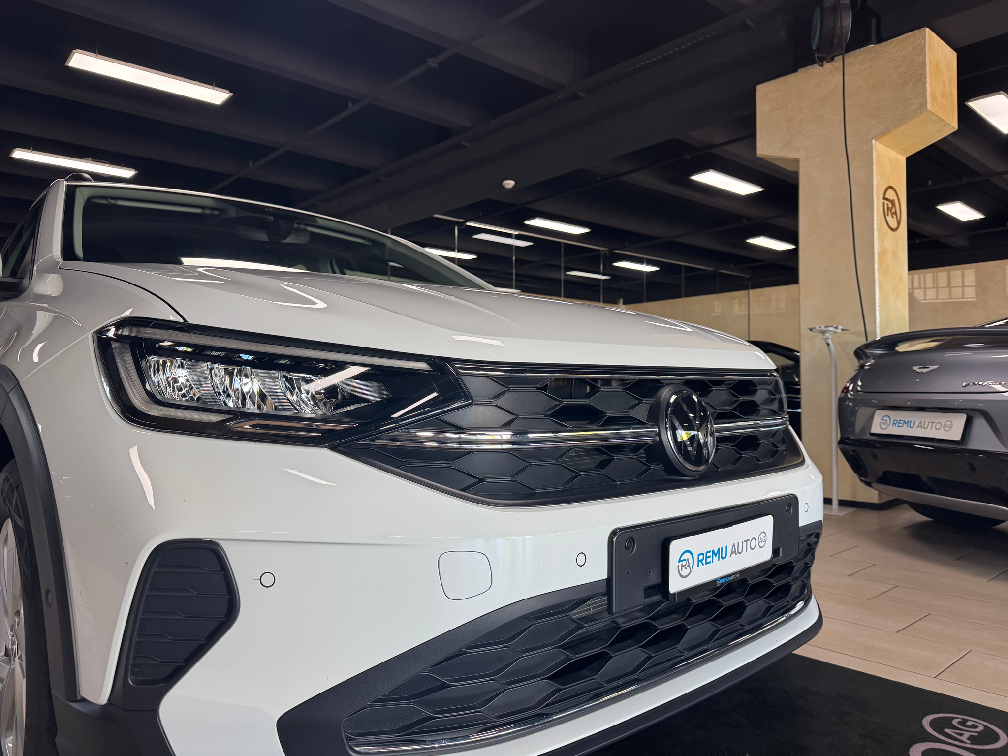 listing desktop thumbnail image 6