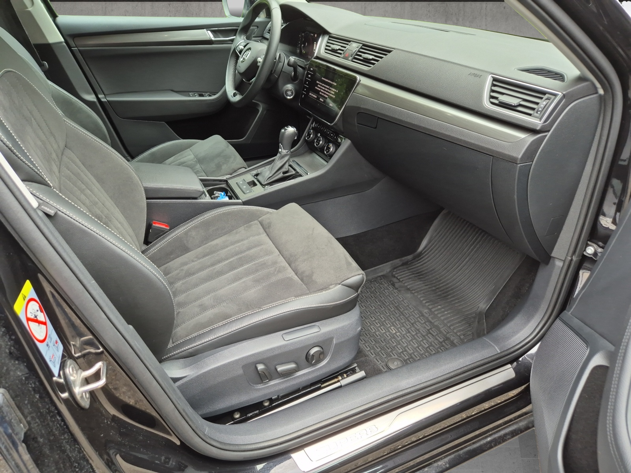 listing desktop thumbnail image 11