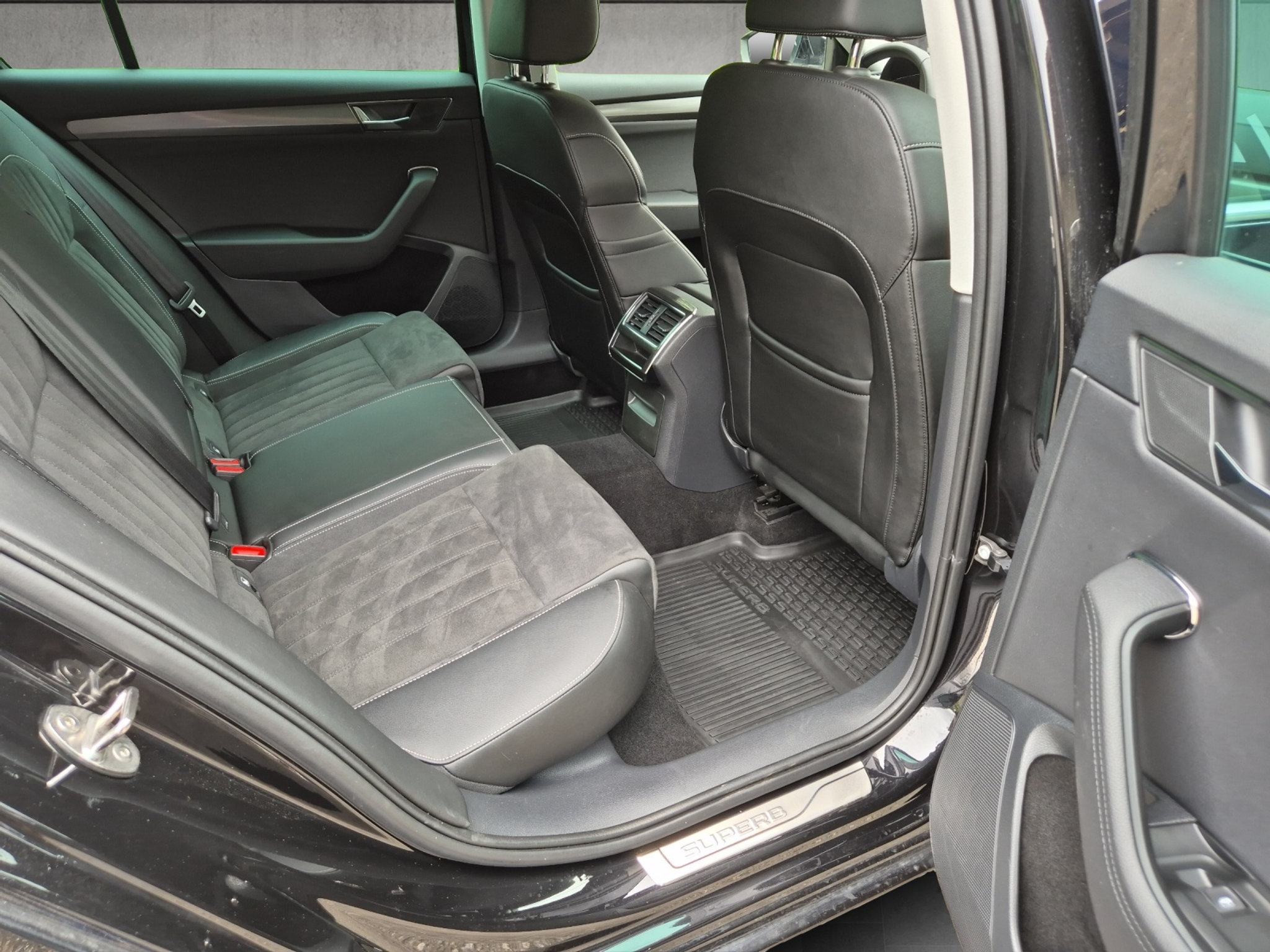 listing desktop thumbnail image 8