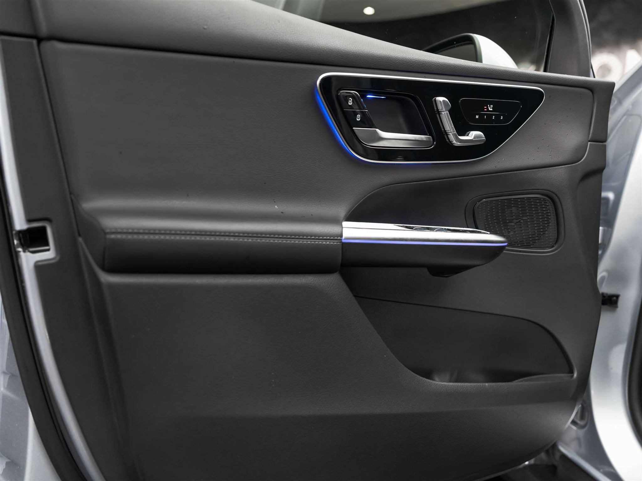 listing desktop thumbnail image 18