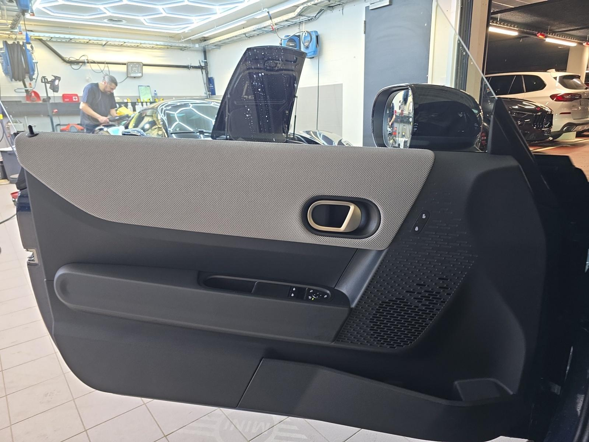 listing desktop thumbnail image 16