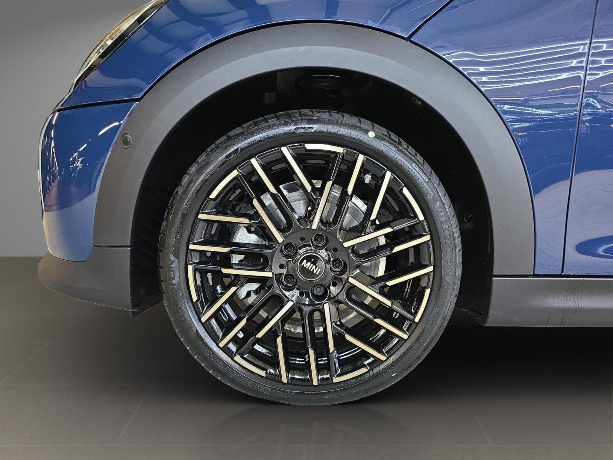 listing desktop thumbnail image 8