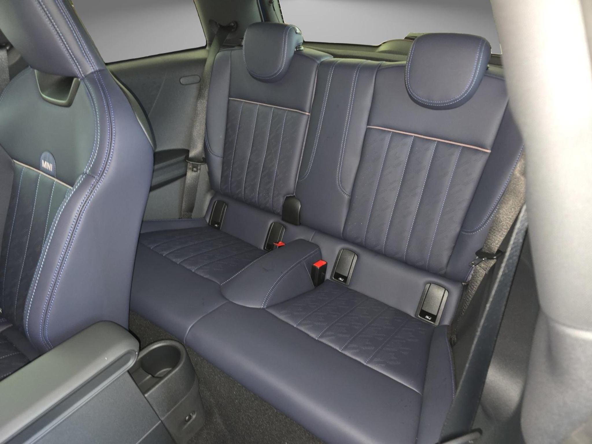 listing desktop thumbnail image 15