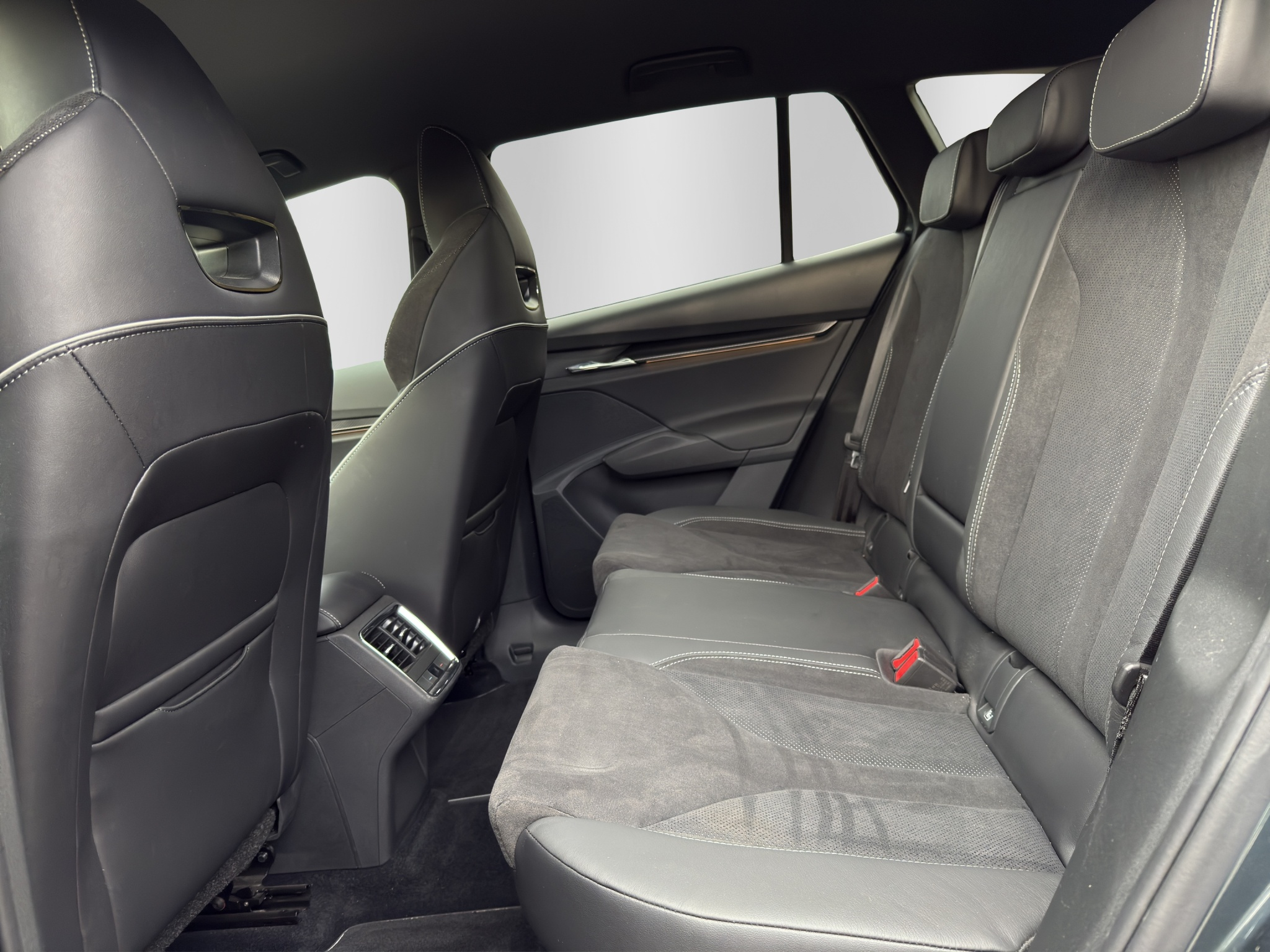 listing desktop thumbnail image 14