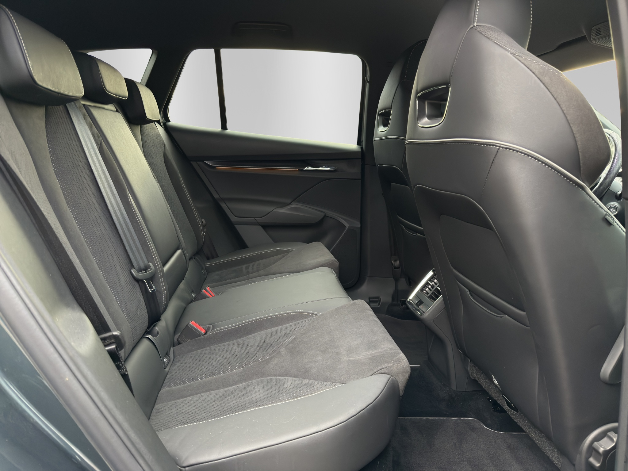 listing desktop thumbnail image 16