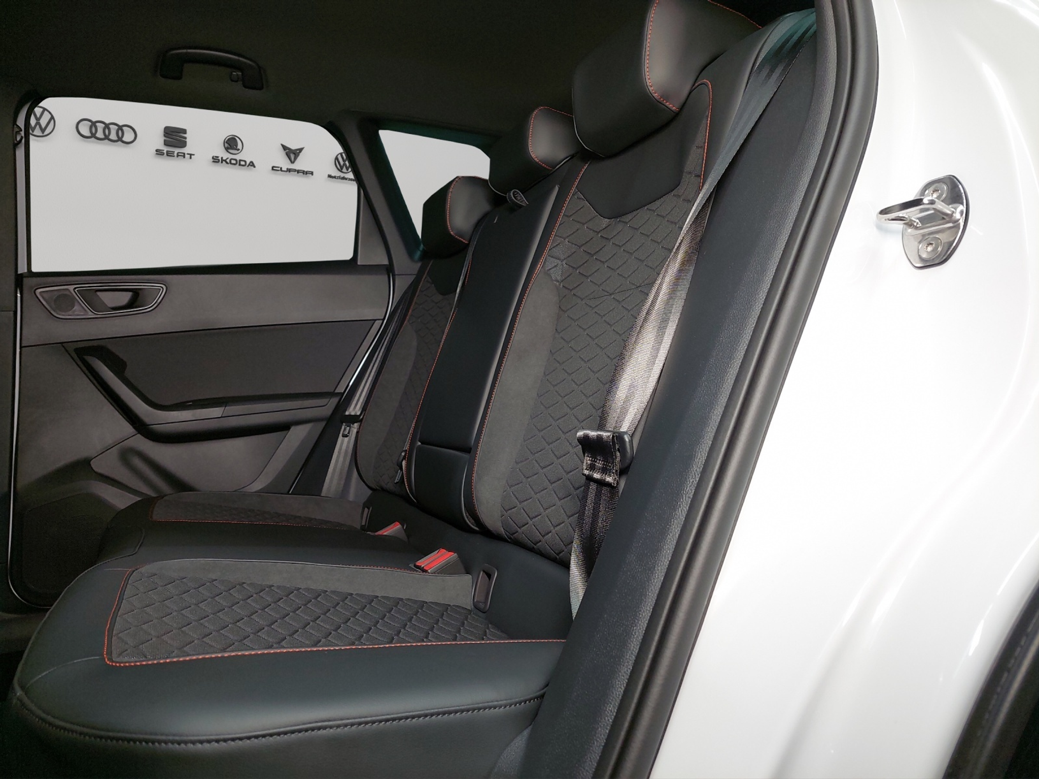 listing desktop thumbnail image 8