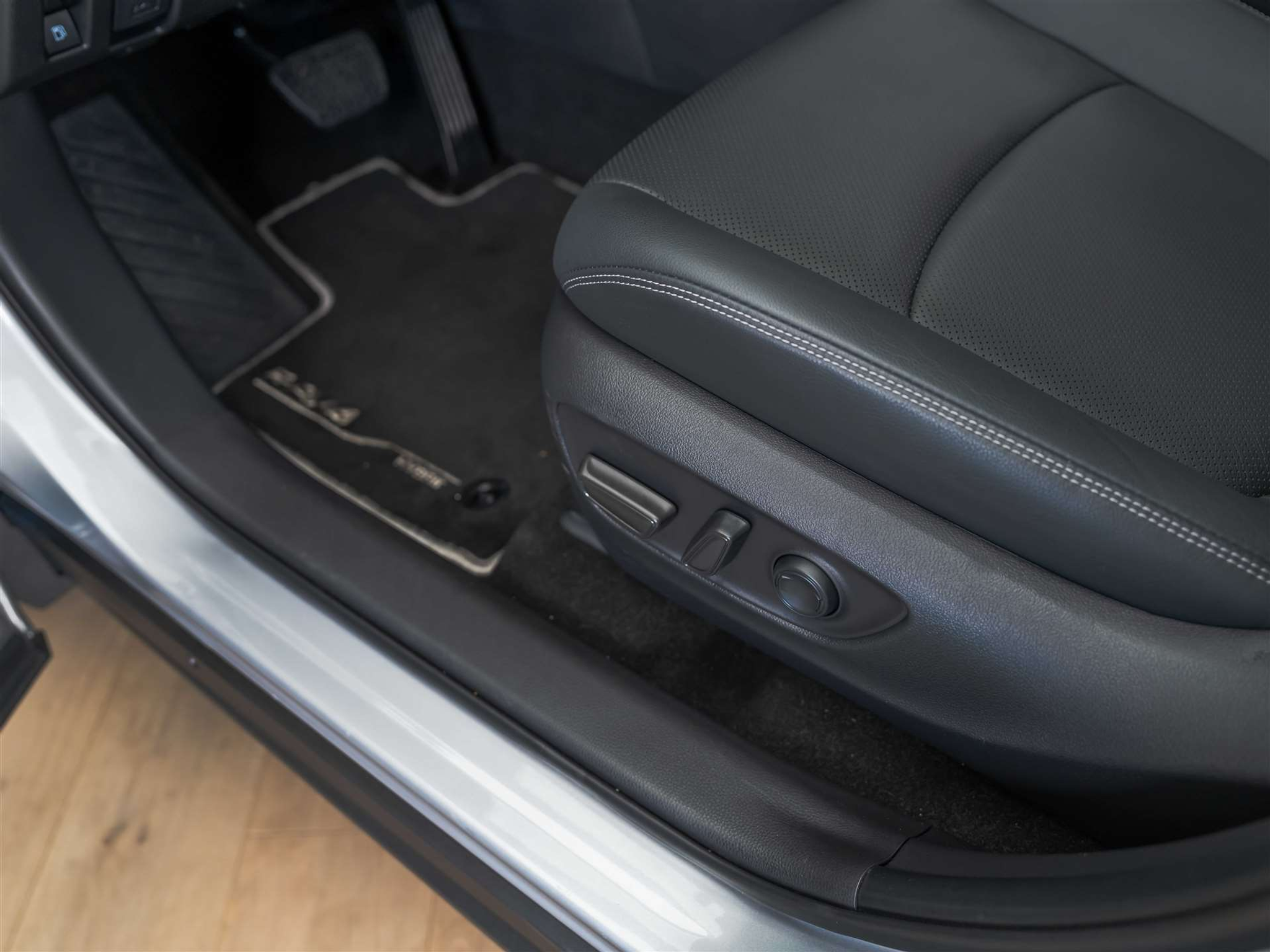 listing desktop thumbnail image 24