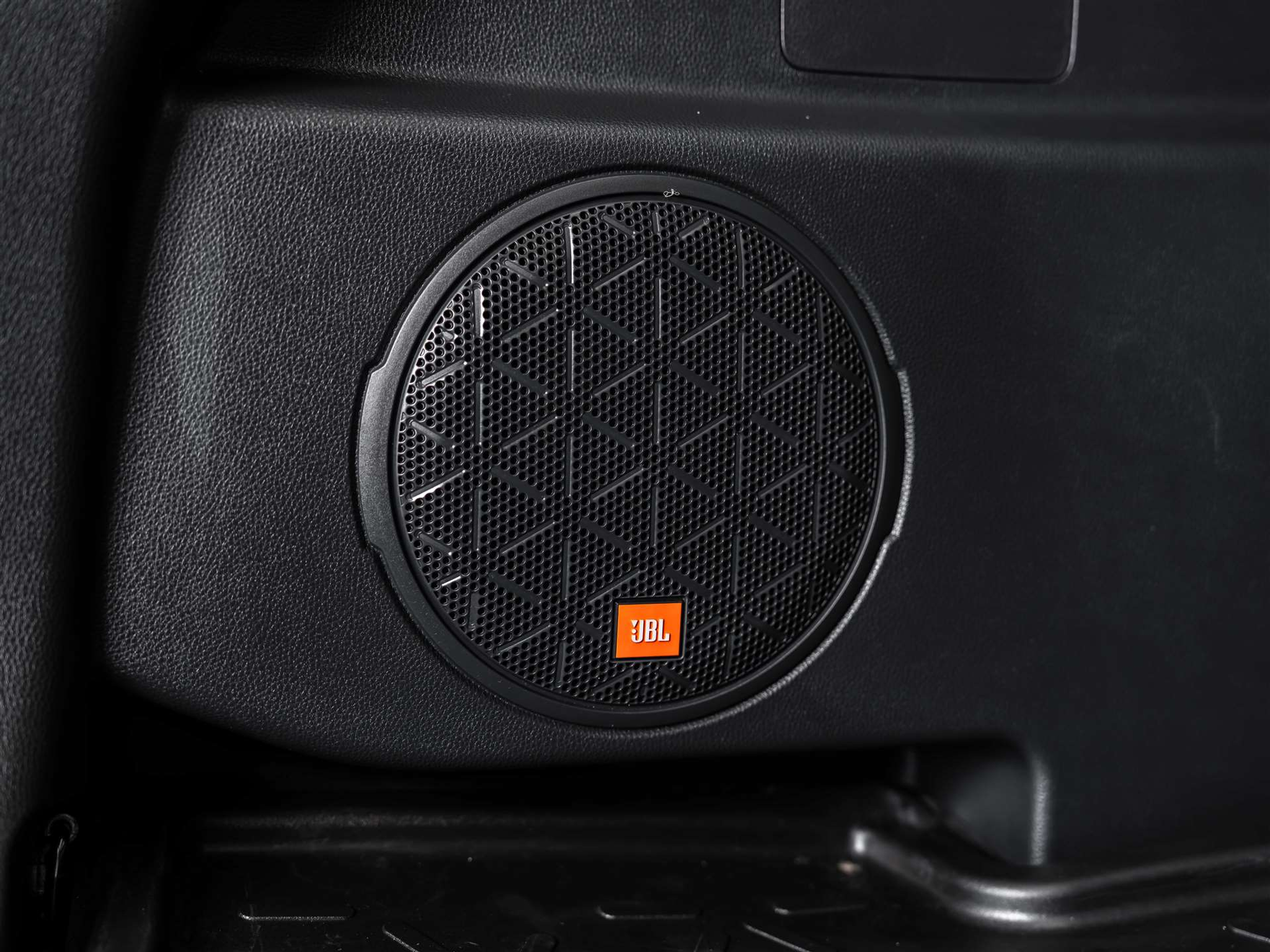 listing desktop thumbnail image 44