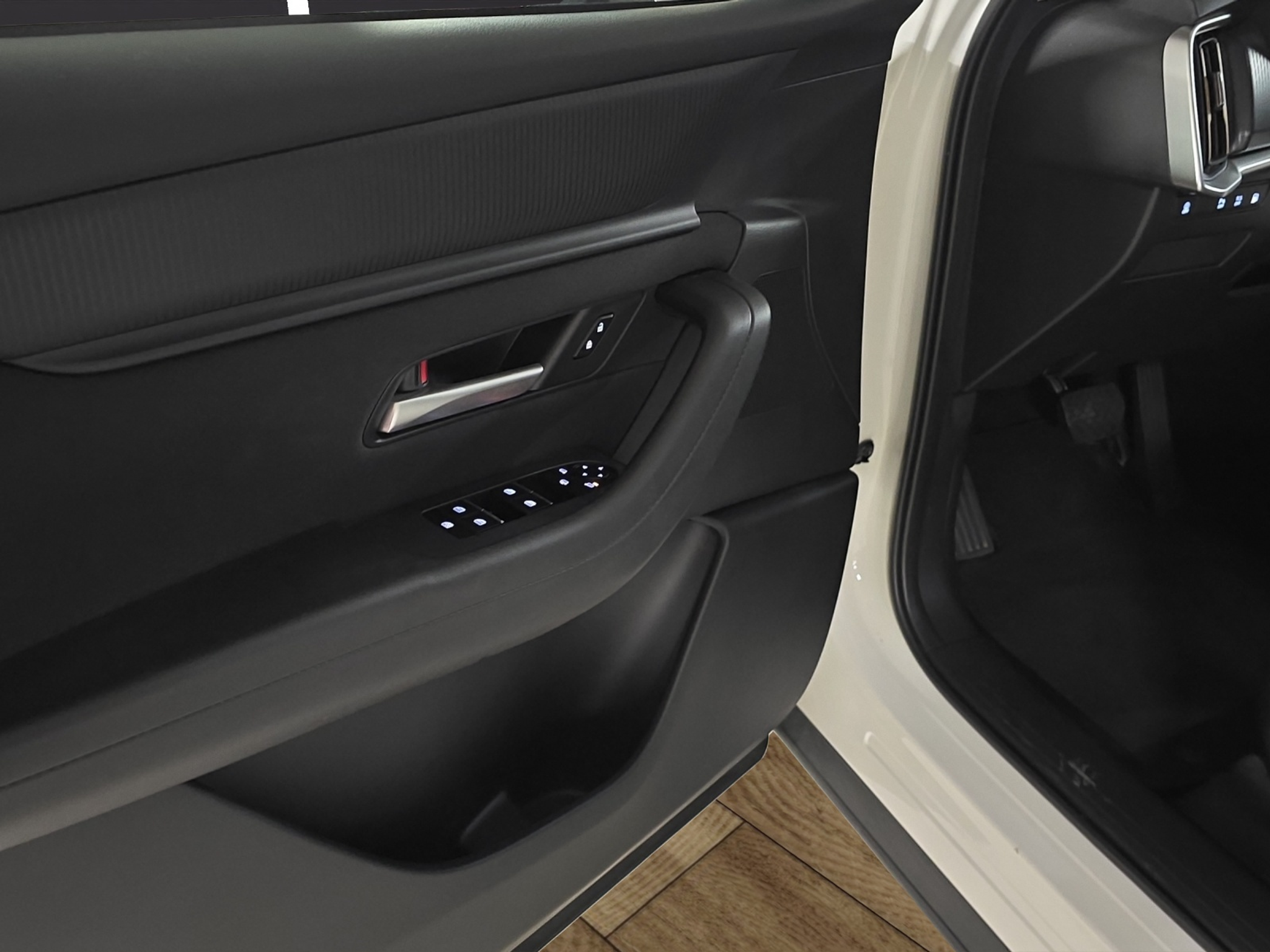 listing desktop thumbnail image 17