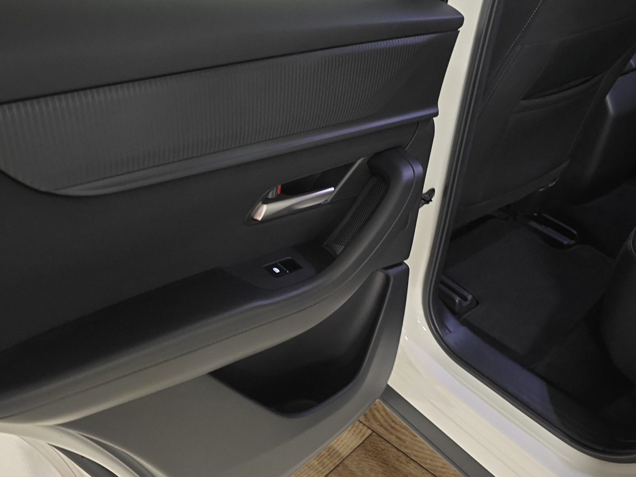 listing desktop thumbnail image 19