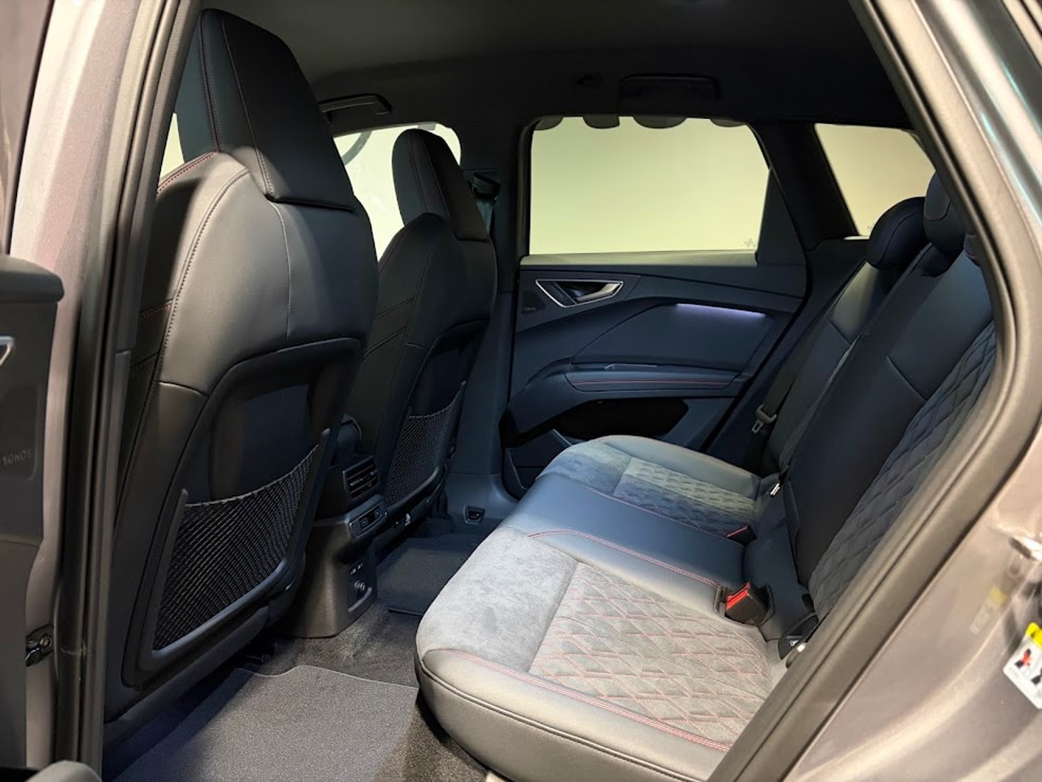 listing desktop thumbnail image 4